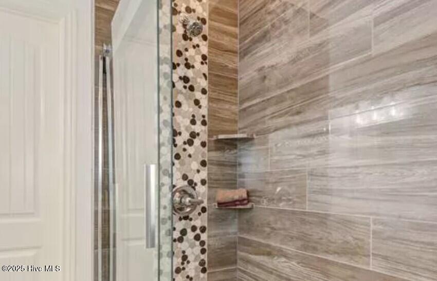 100533177 | Photo 18