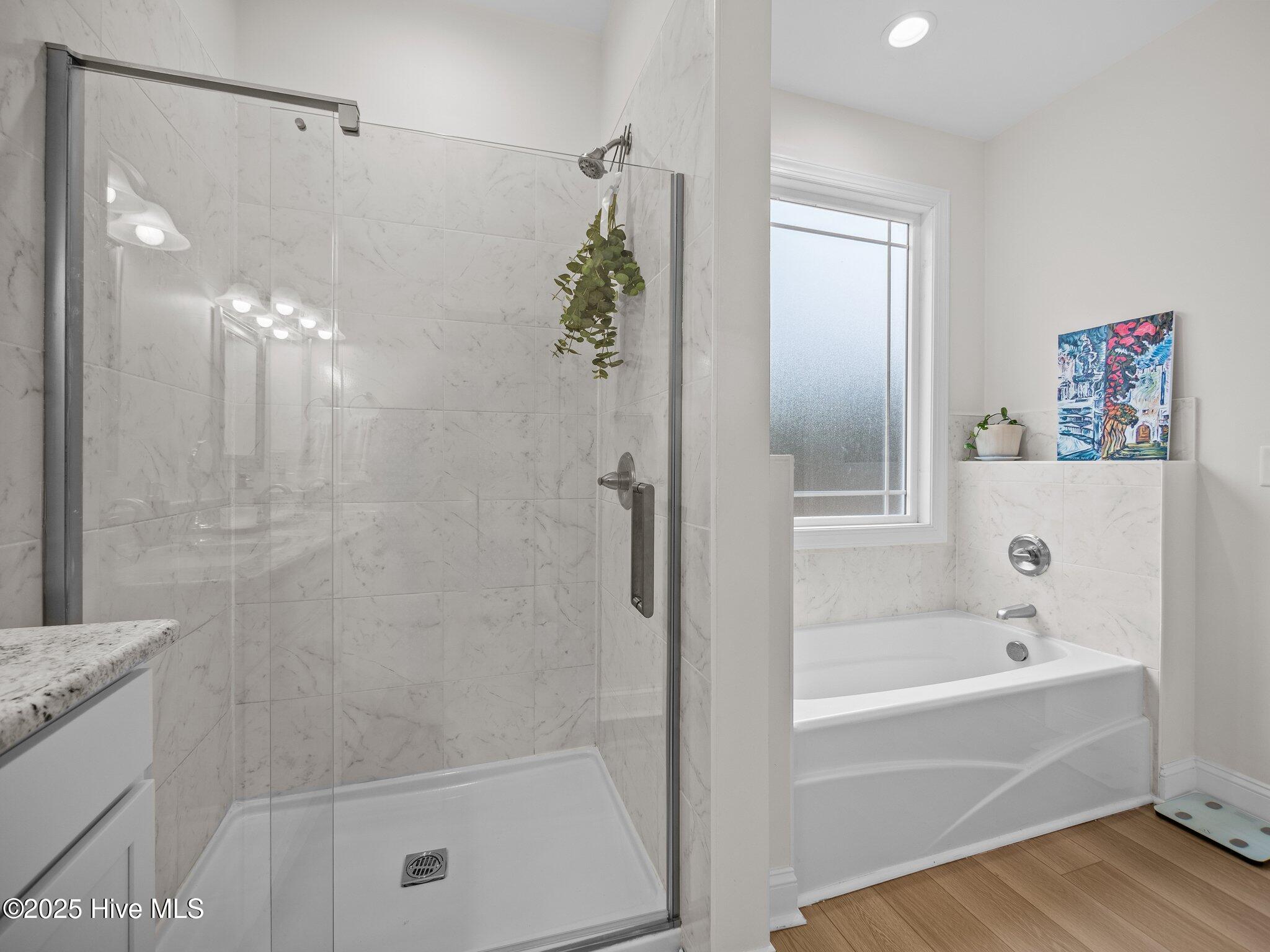 100565720 | Photo 10