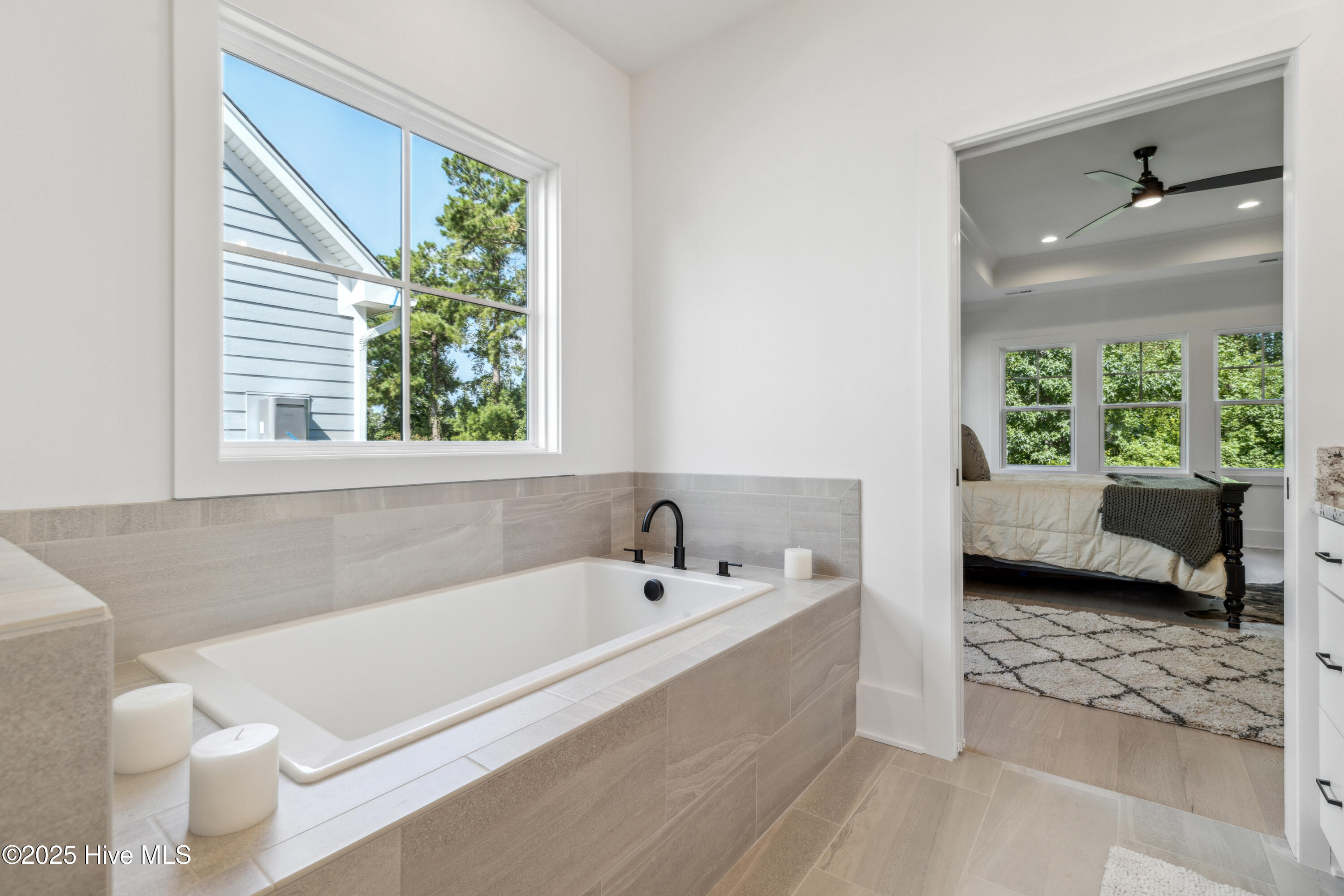 100523457 | Photo 45