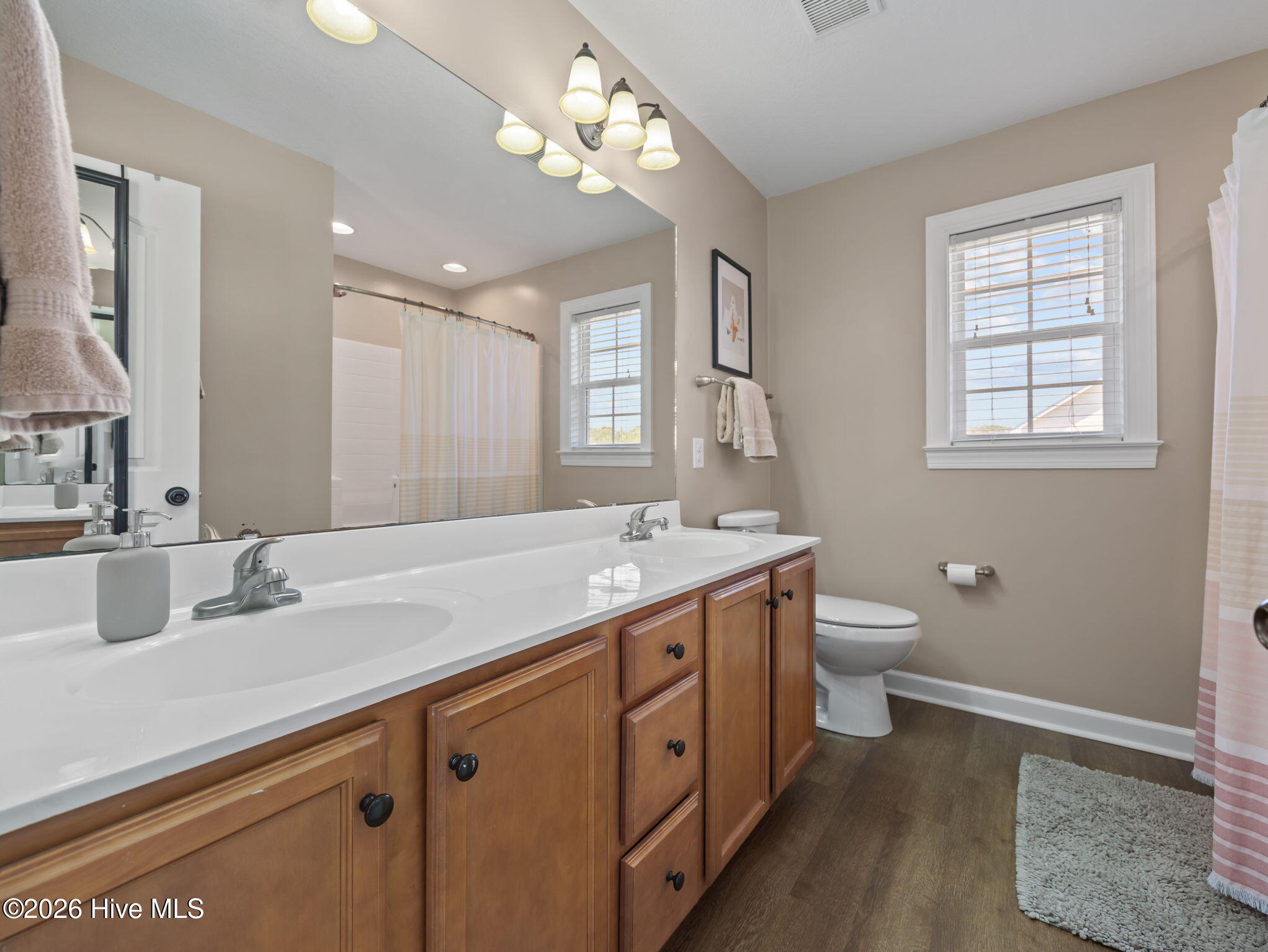 100569646 | Photo 33