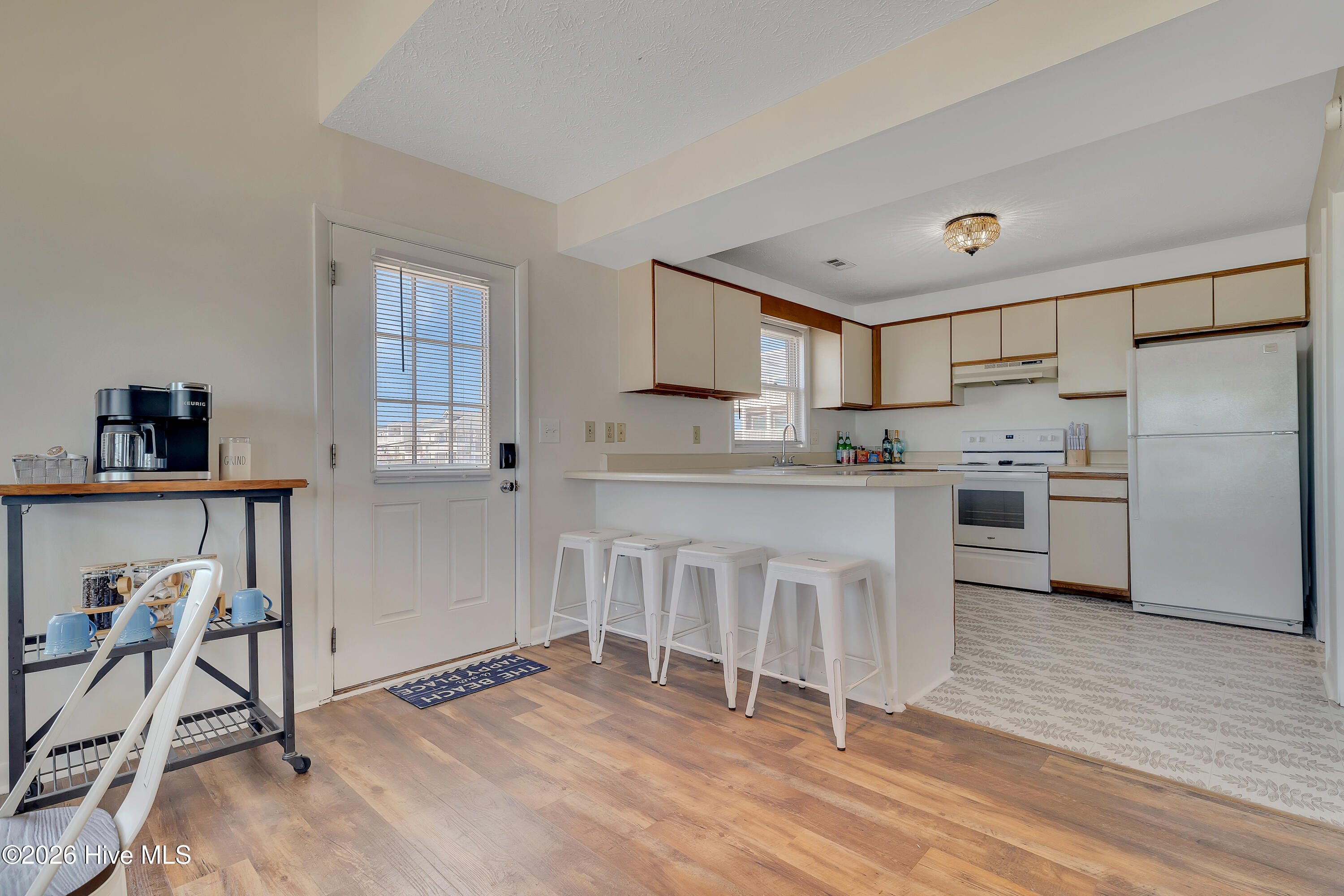 100548009 | Photo 25