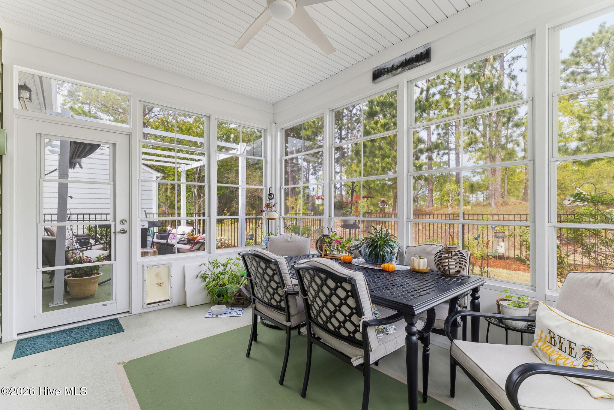 100565858 | Photo 36