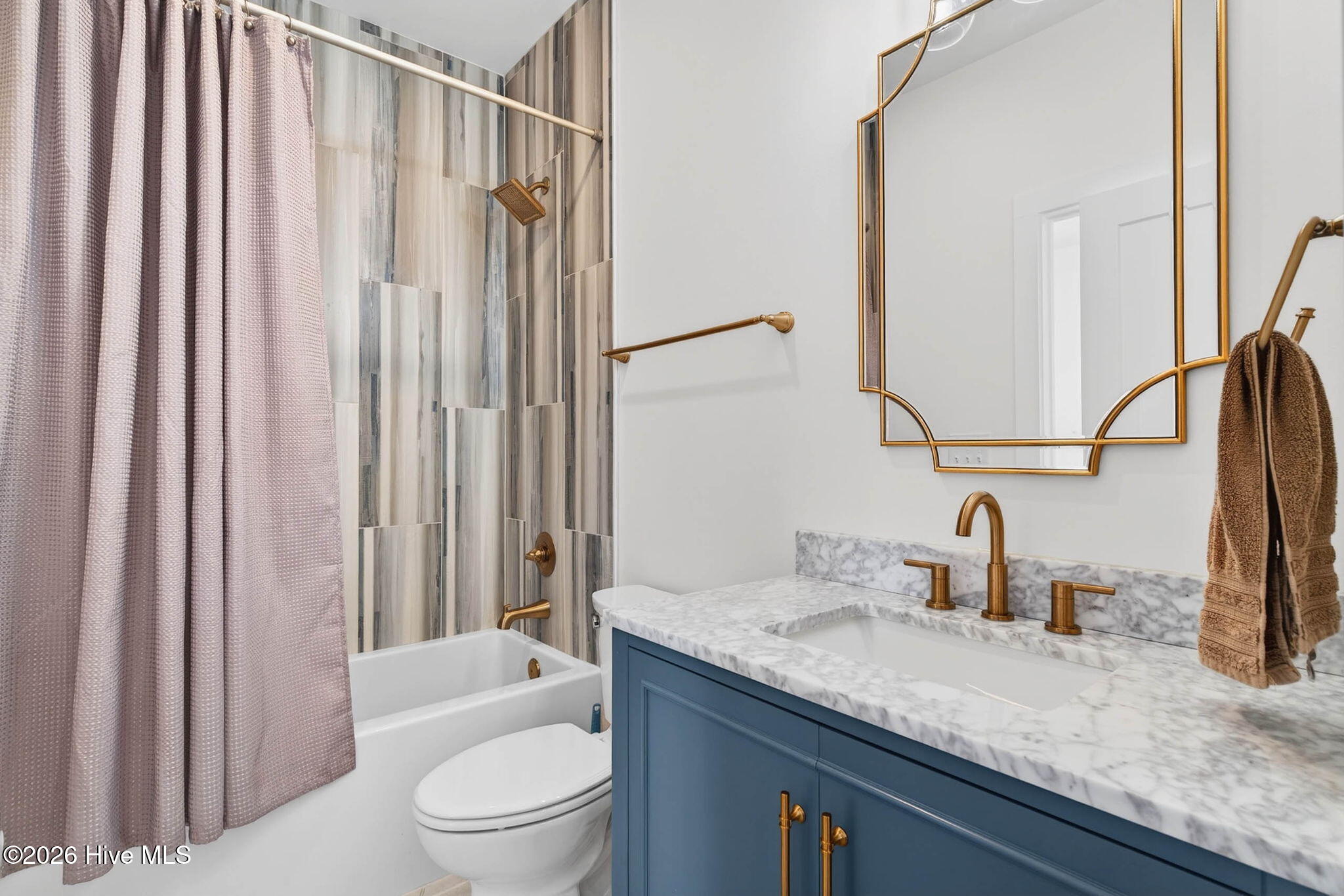 100563194 | Photo 28