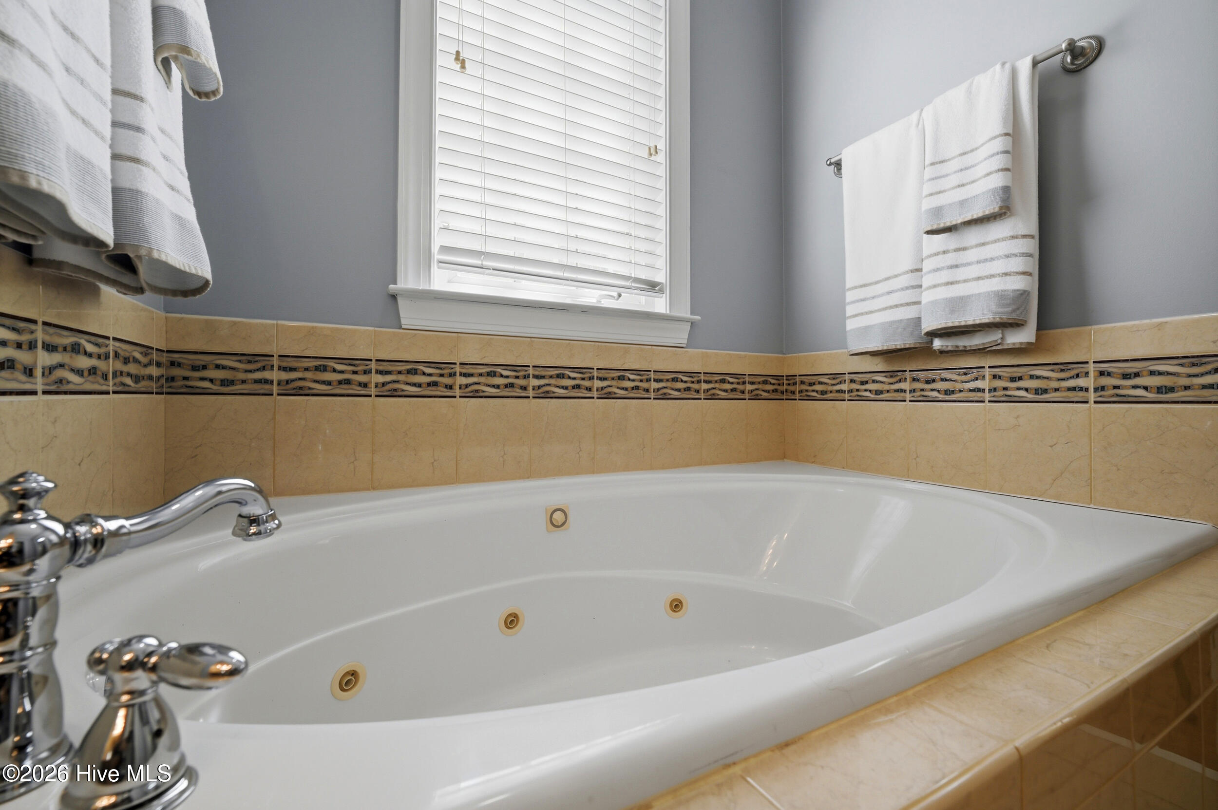 100566106 | Photo 25