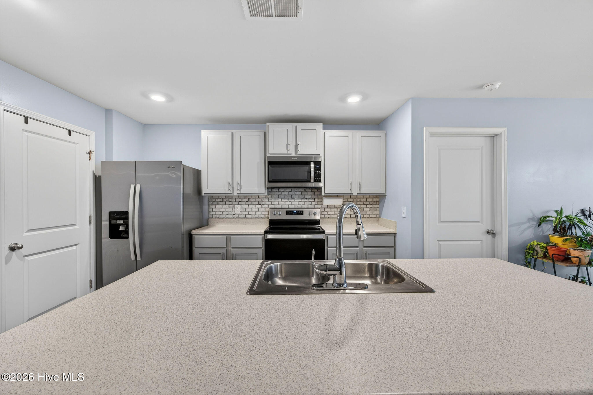 100560192 | Photo 10