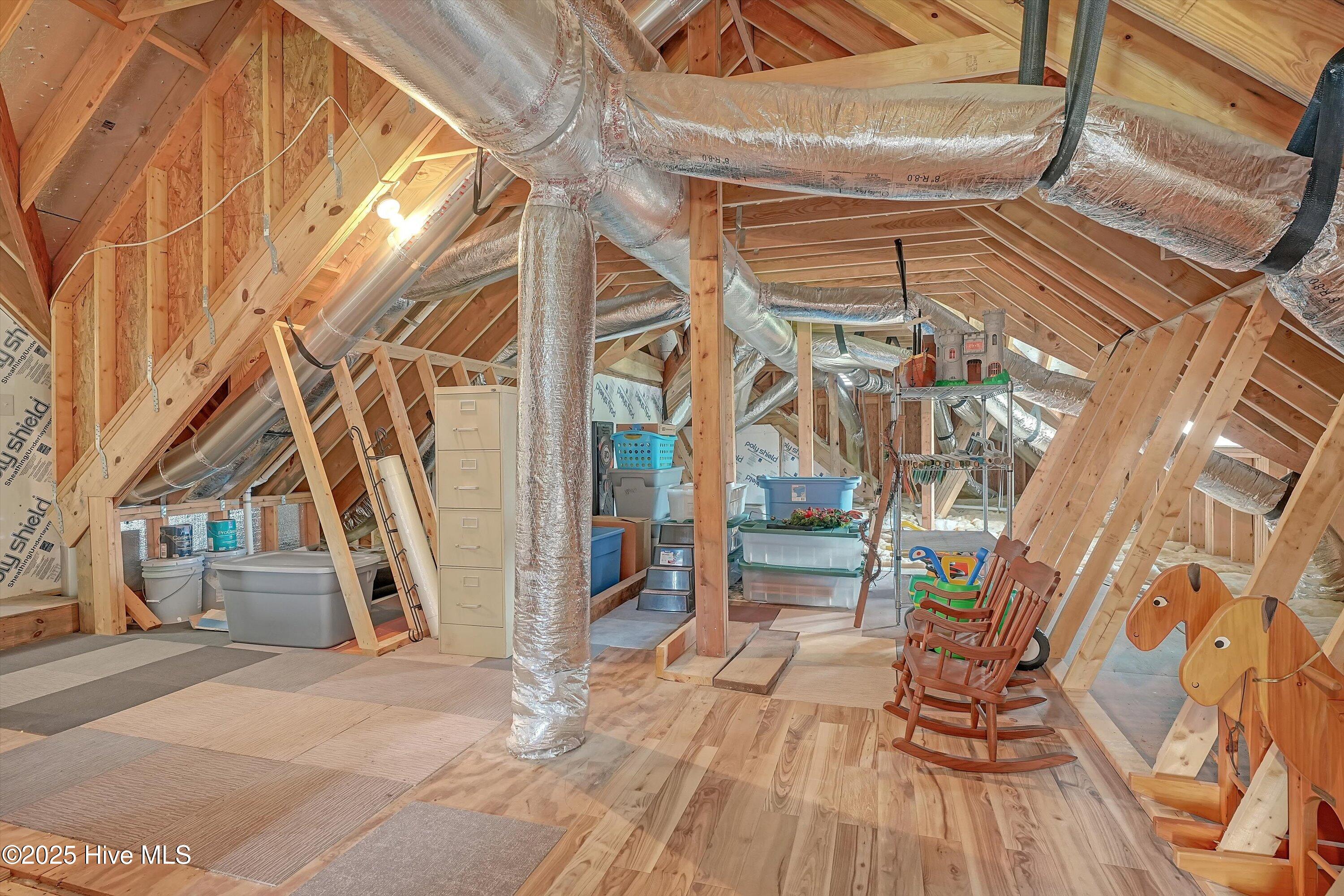 100528105 | Photo 35