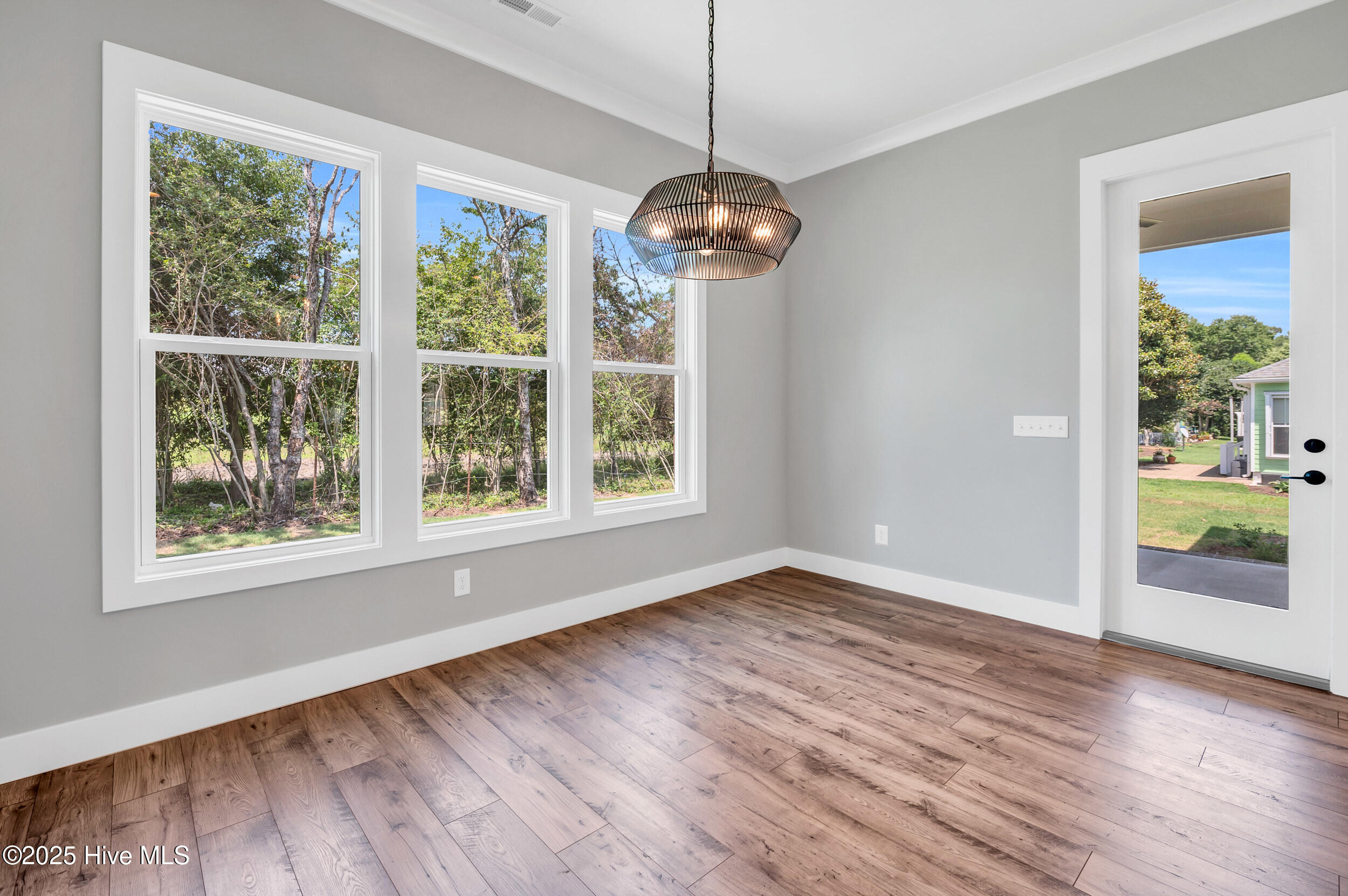 100542889 | Photo 20