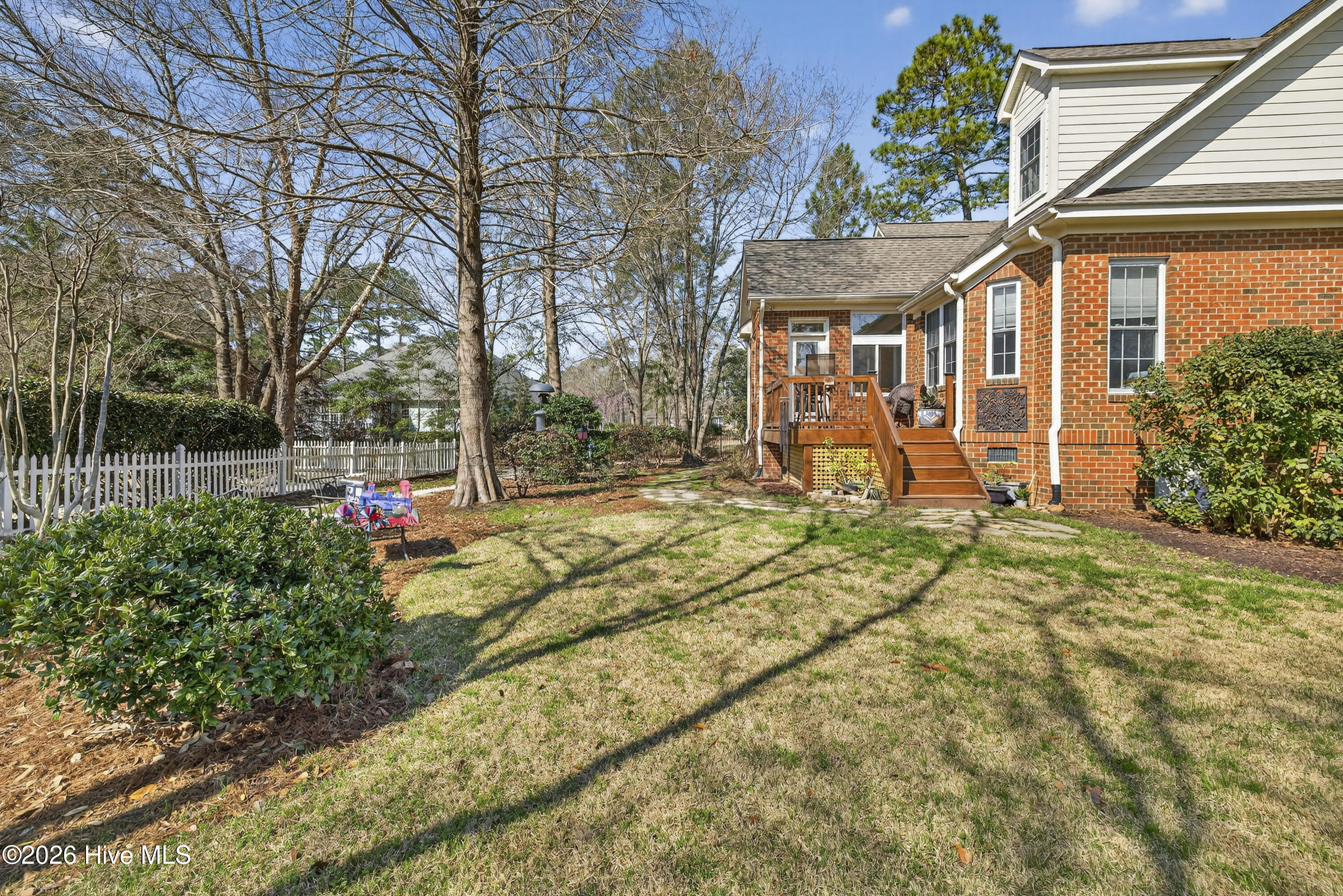 100561189 | Photo 13