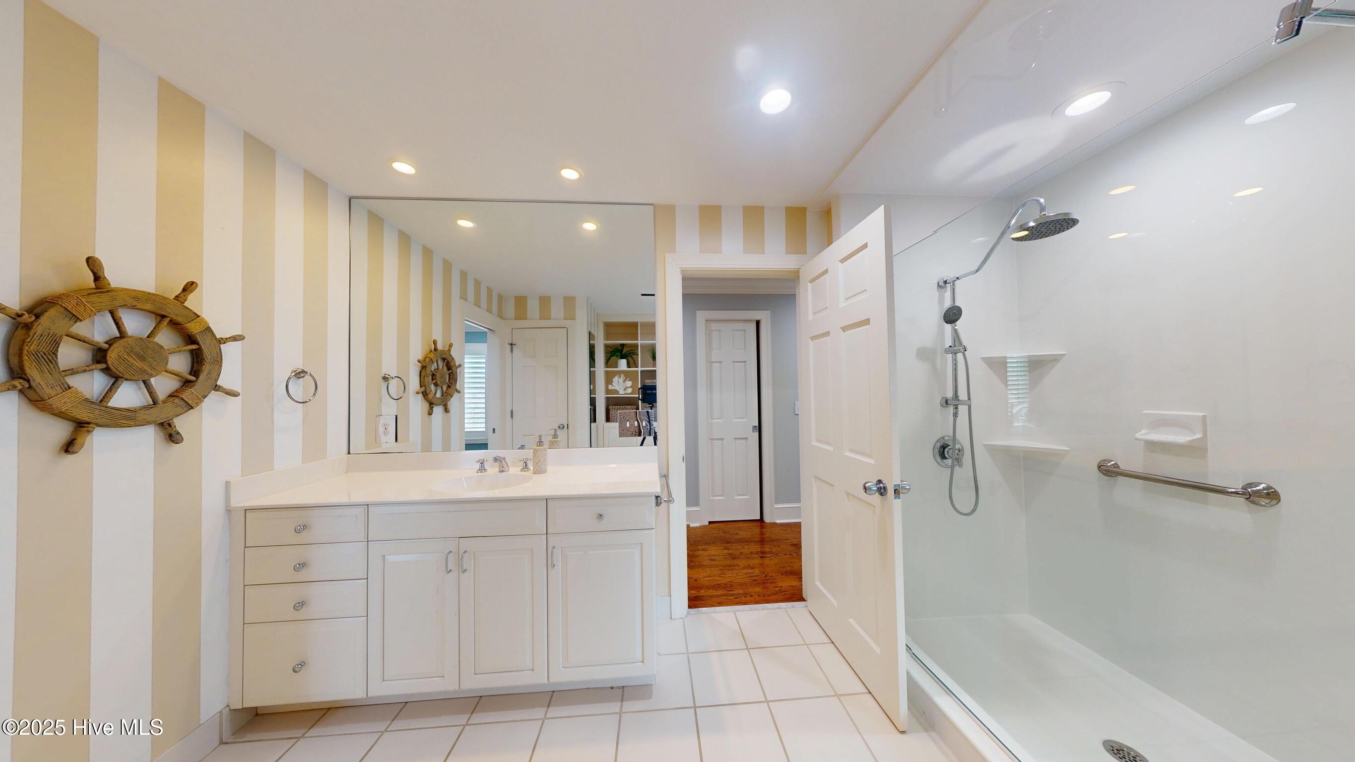 100543231 | Photo 46