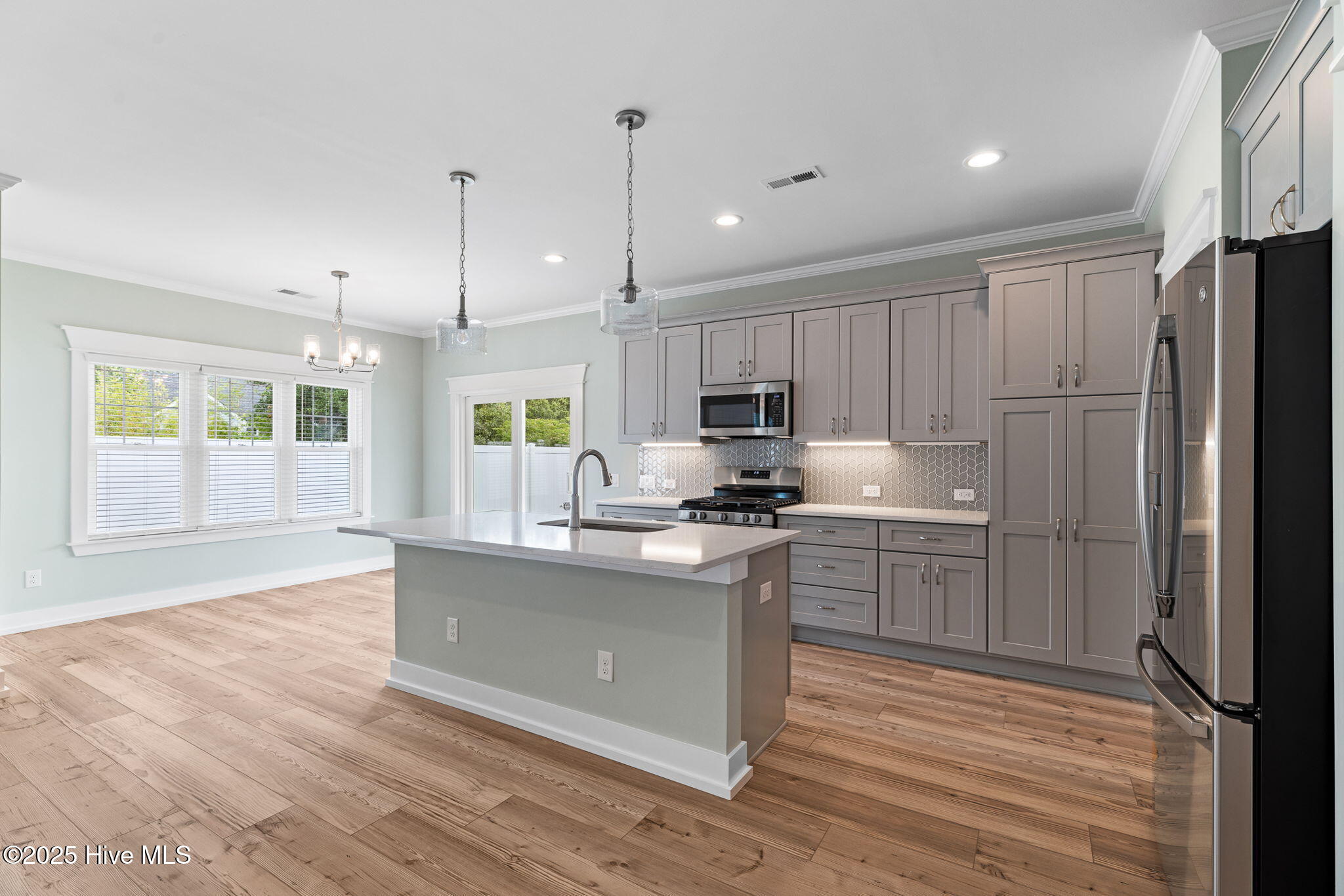 100479580 | Photo 15