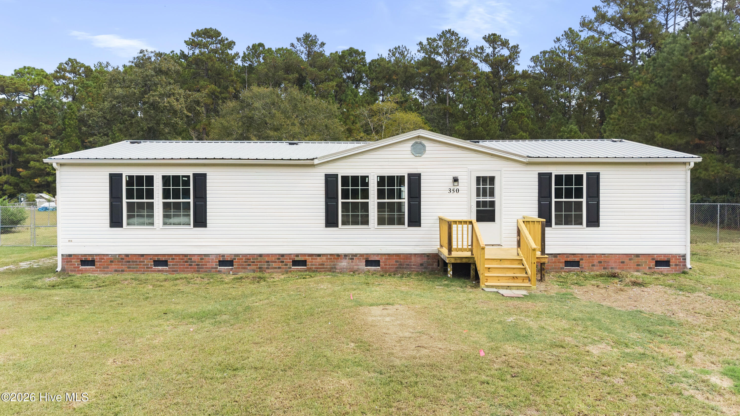 Photo 2 of Manufactured home for sale at 350 Hinson Ln, Richlands, NC 28574 | MLS# 100609119 | Listing updated on 2026-10-09