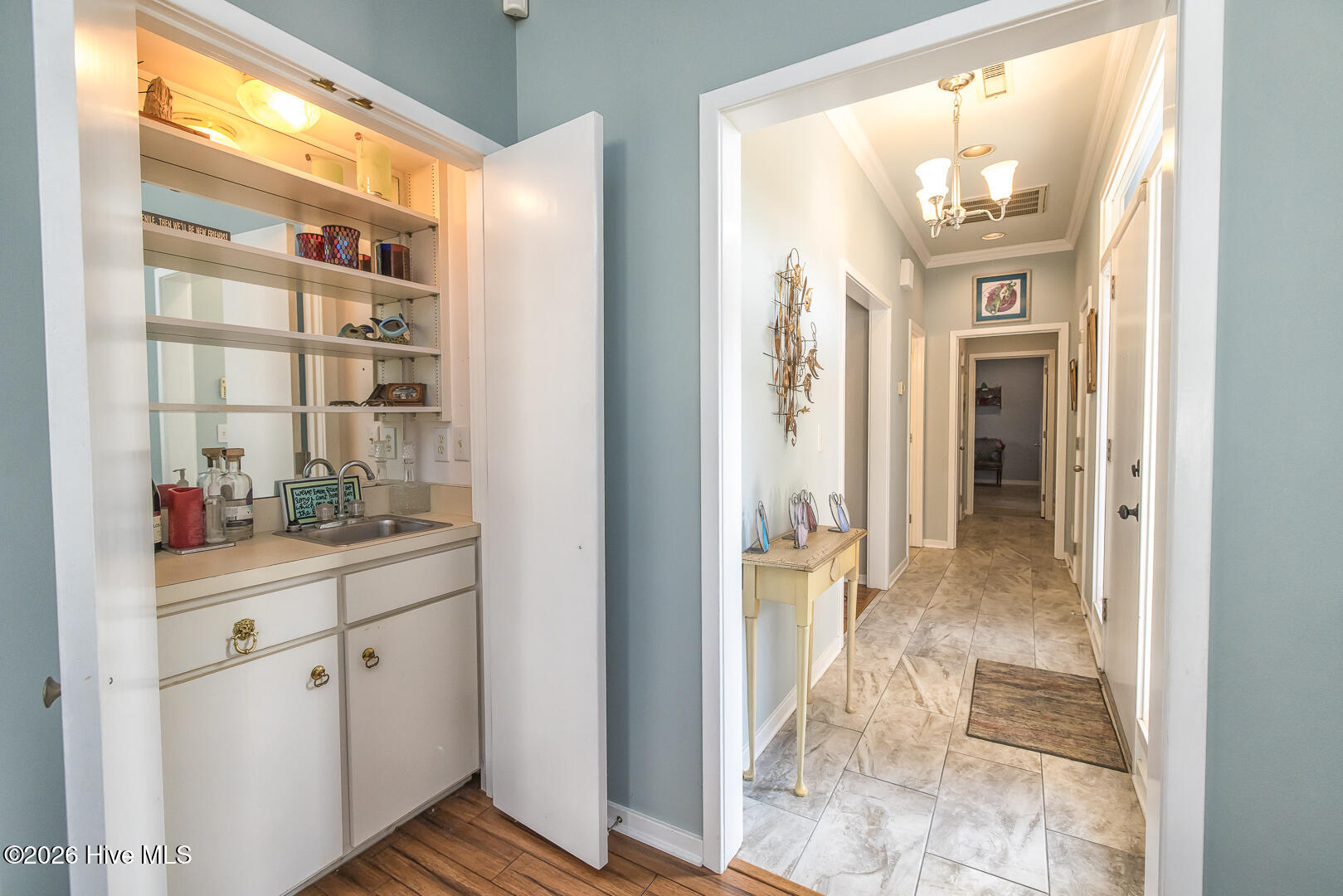 100549741 | Photo 11