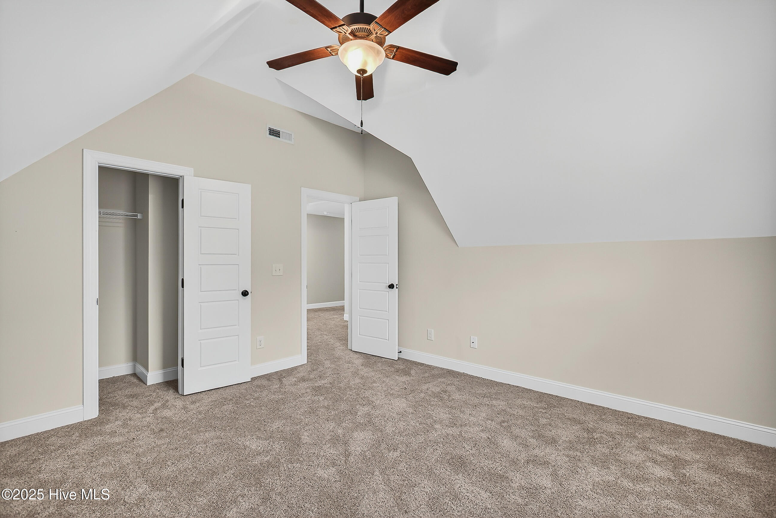 100534677 | Photo 49