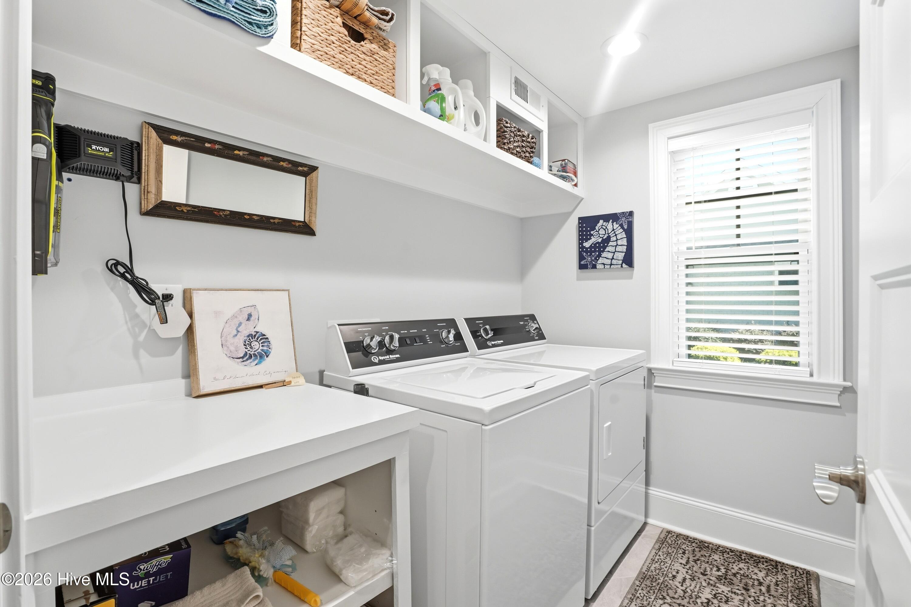 100561923 | Photo 32