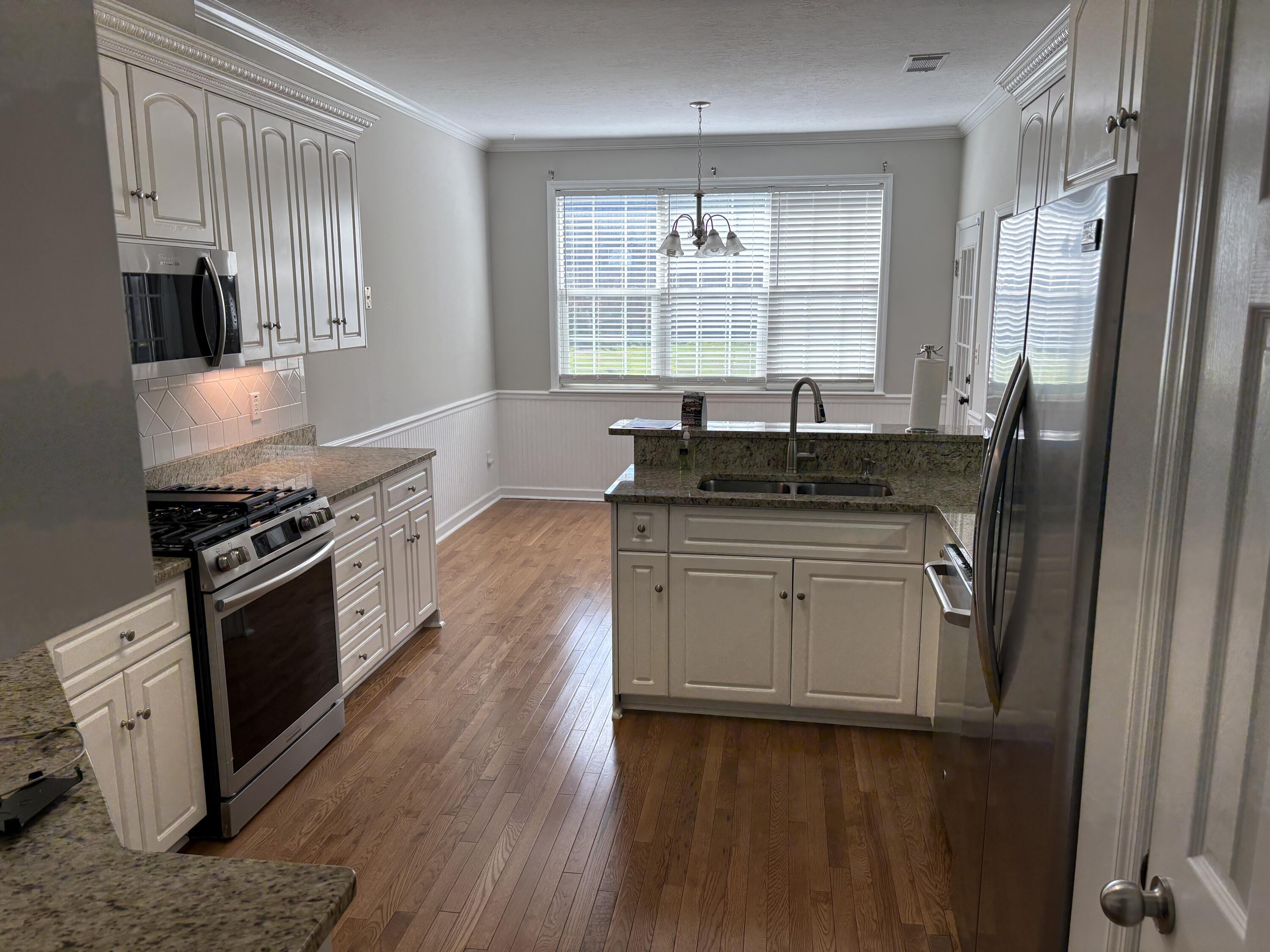 Kitchen / Breakfast Area