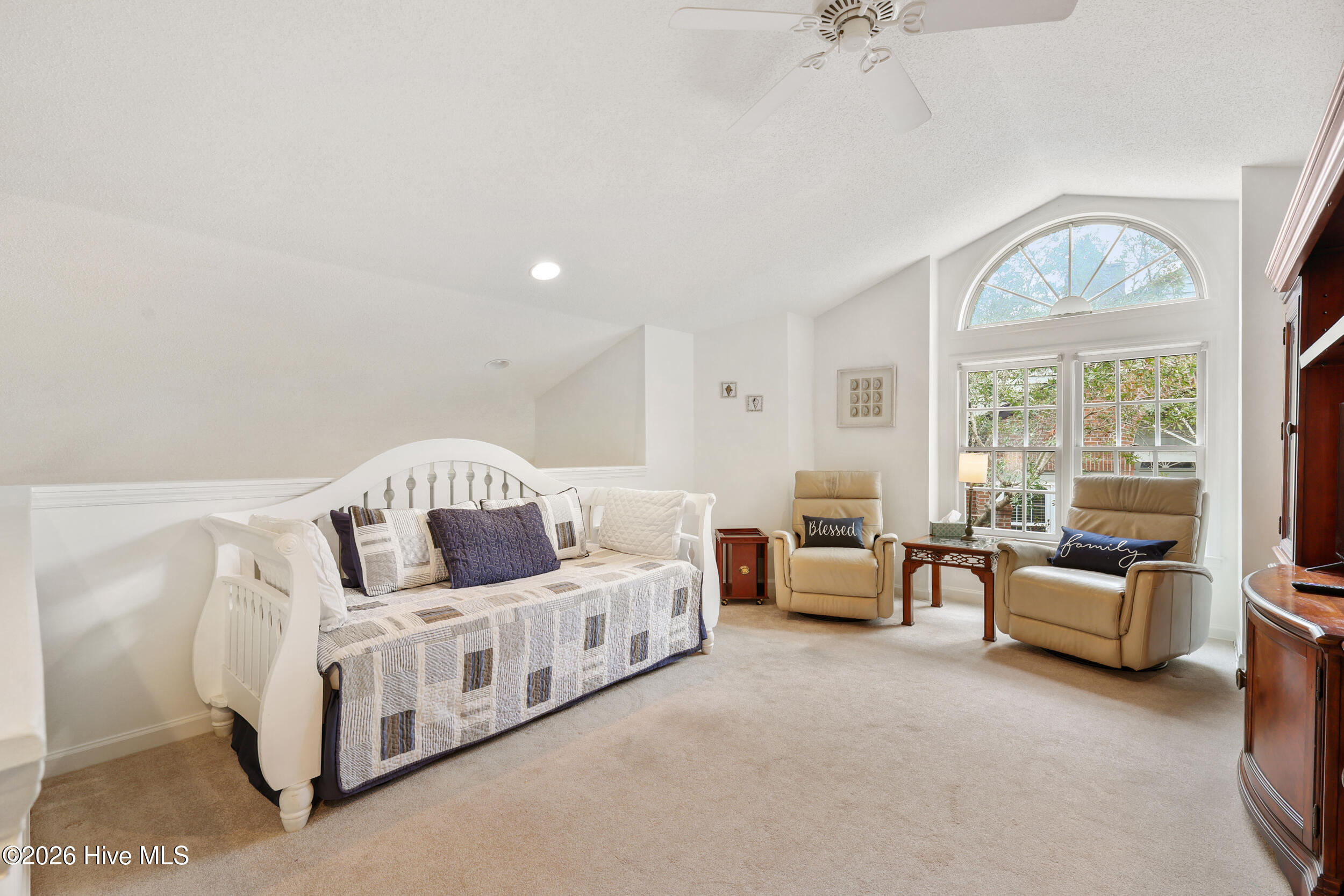 100557984 | Photo 25