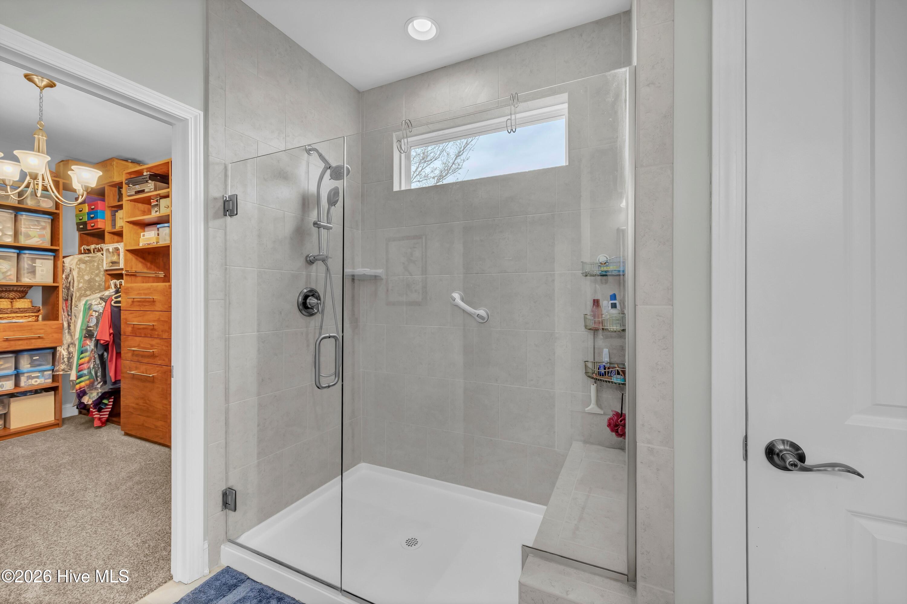 100562061 | Photo 17