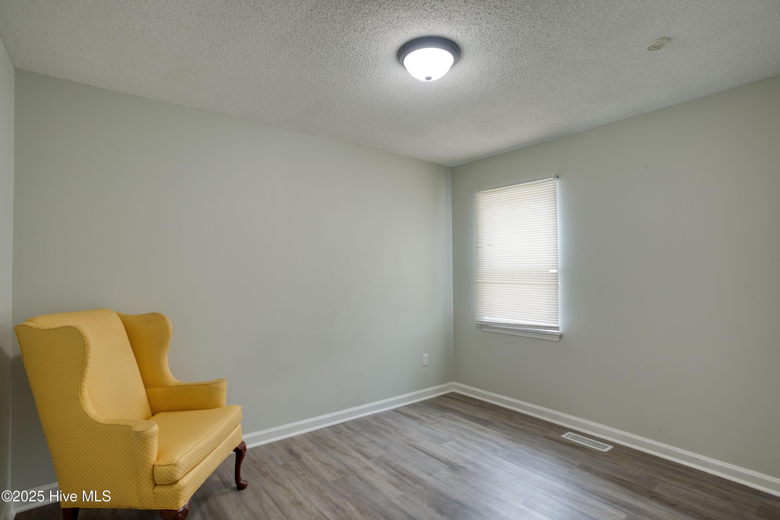 100517025 | Photo 10