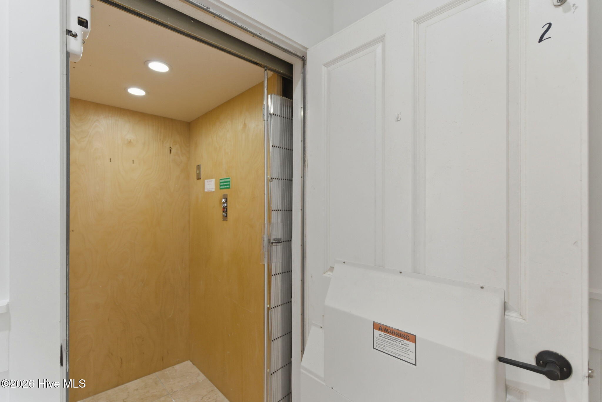 100570337 | Photo 45