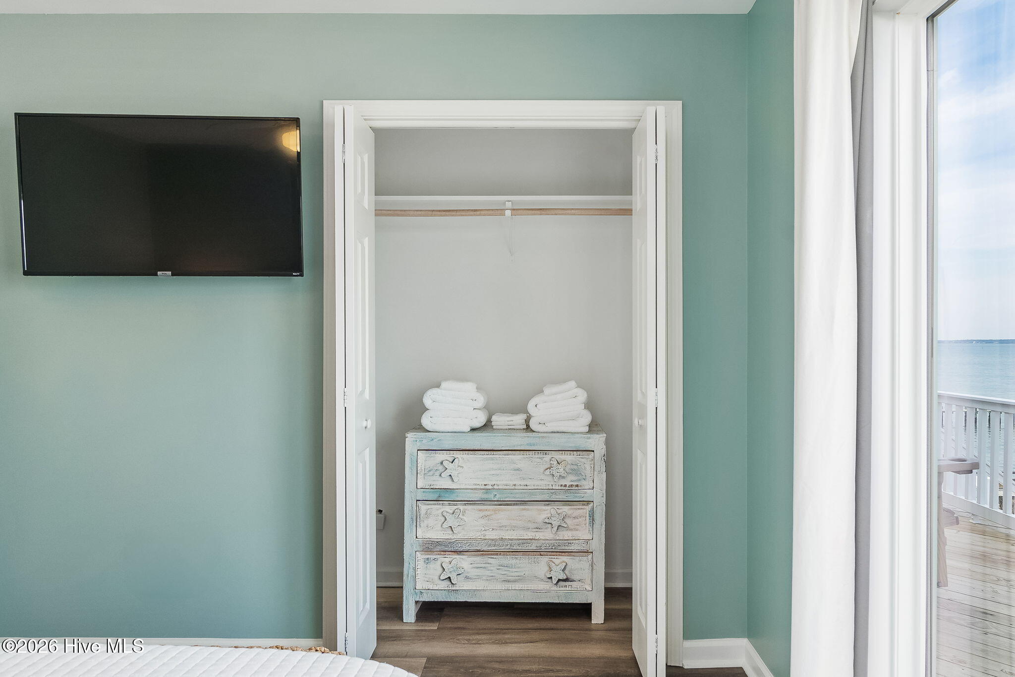 100561667 | Photo 72