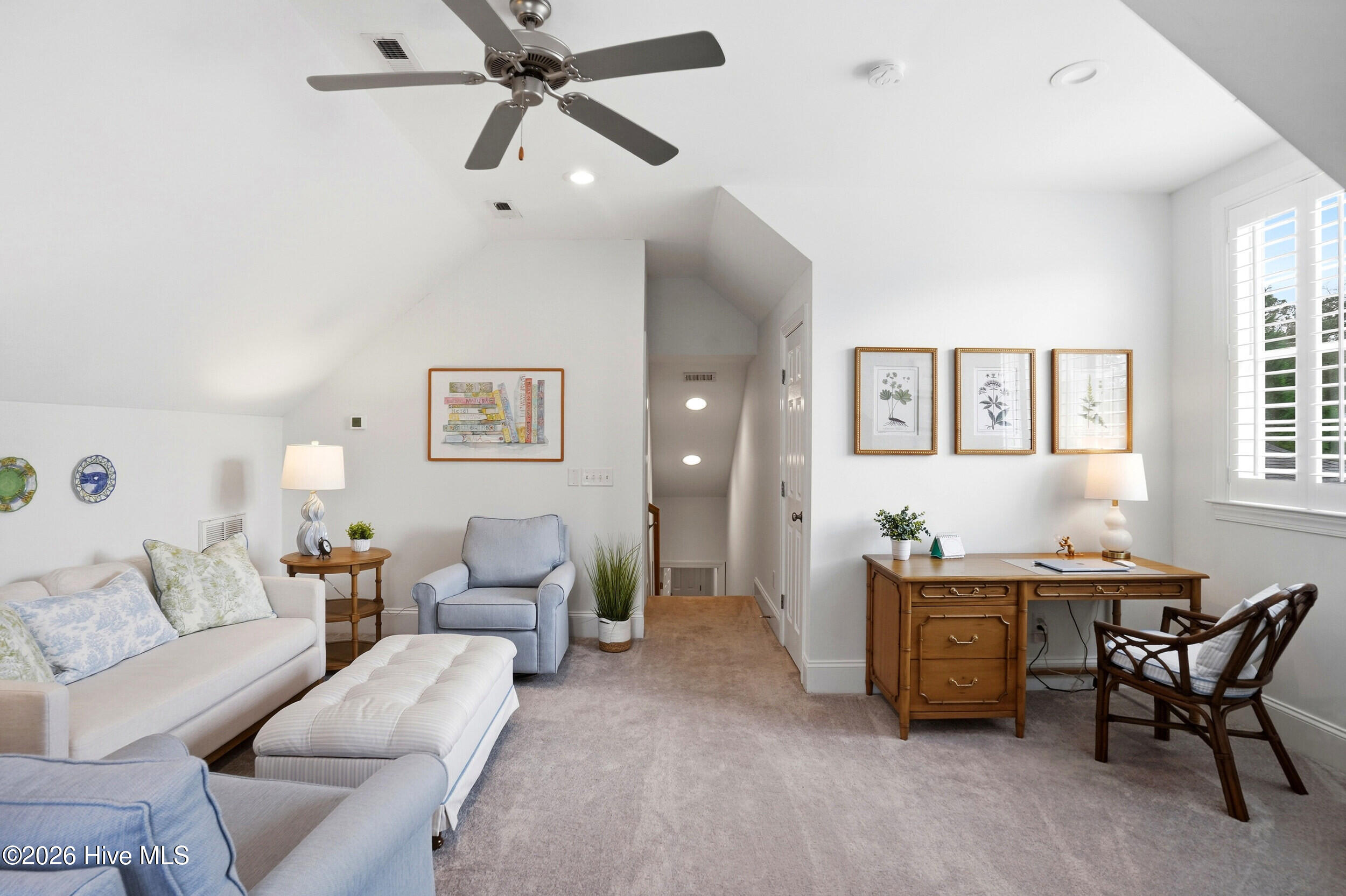 100551601 | Photo 34