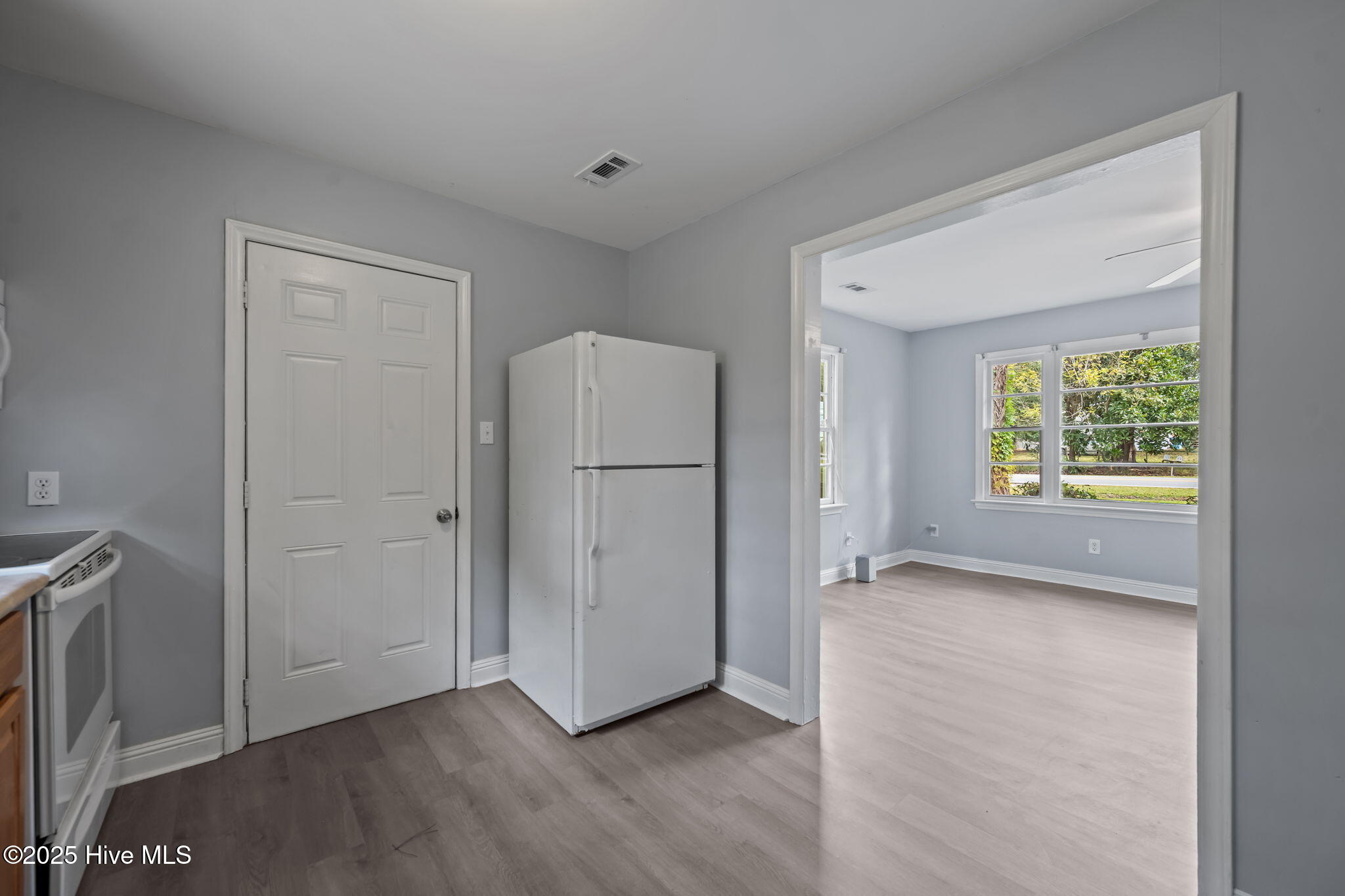 100536002 | Photo 13