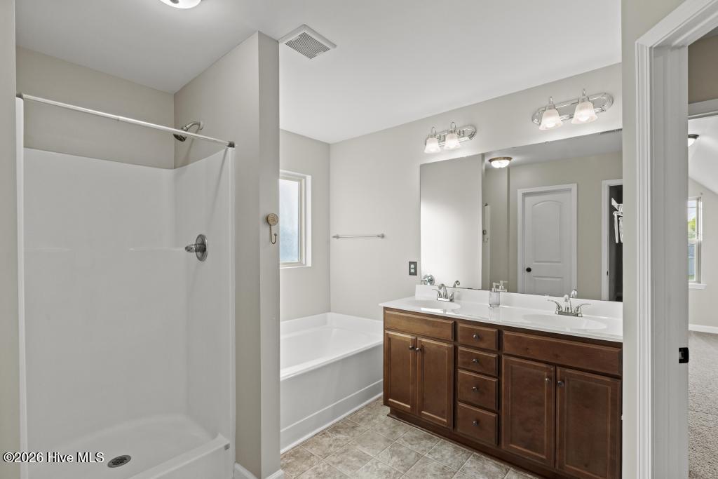 100566297 | Photo 23