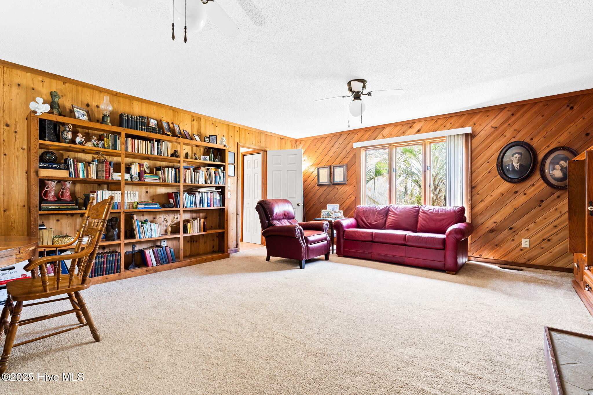 100557688 | Photo 35