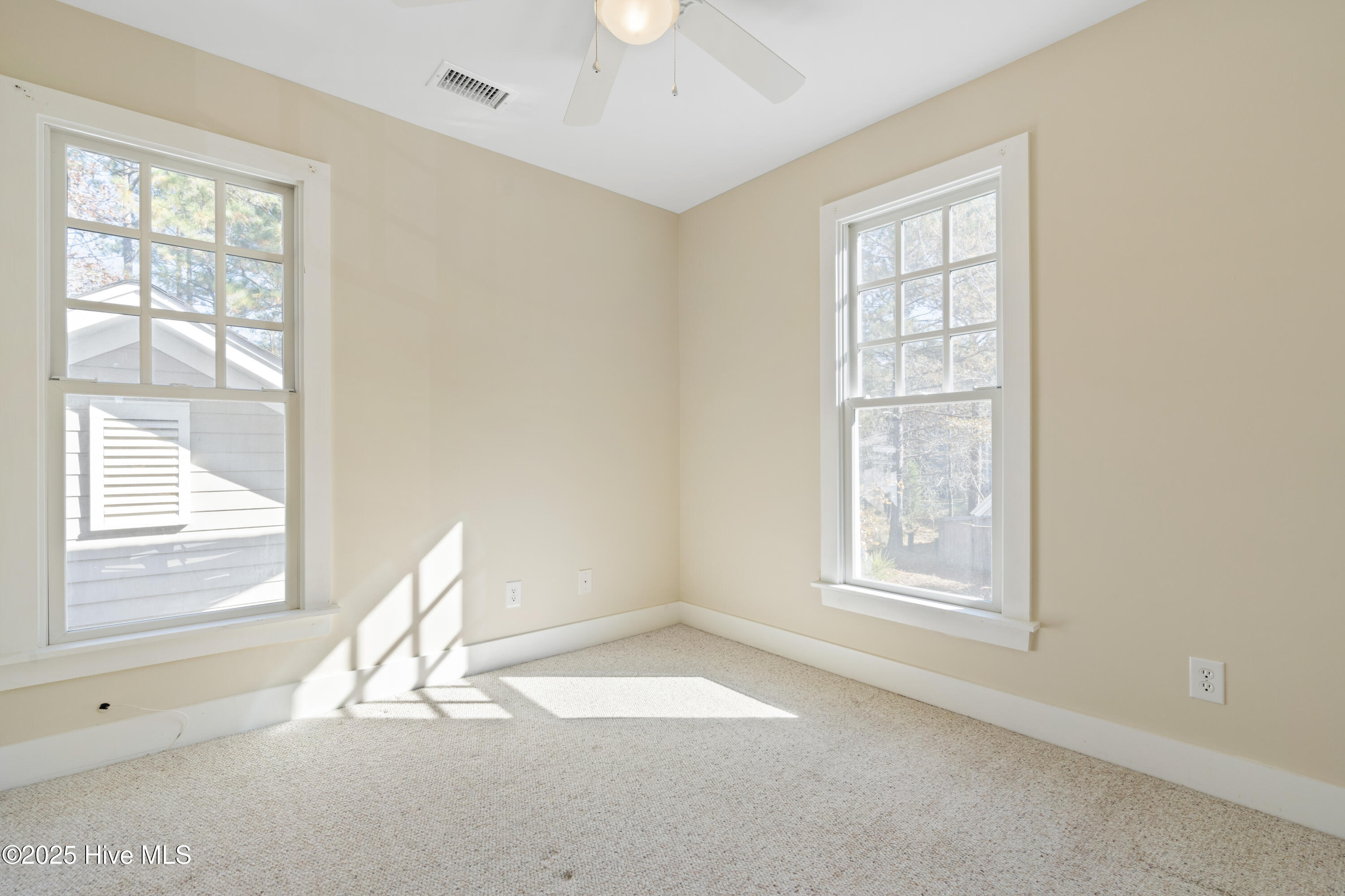 100543088 | Photo 35