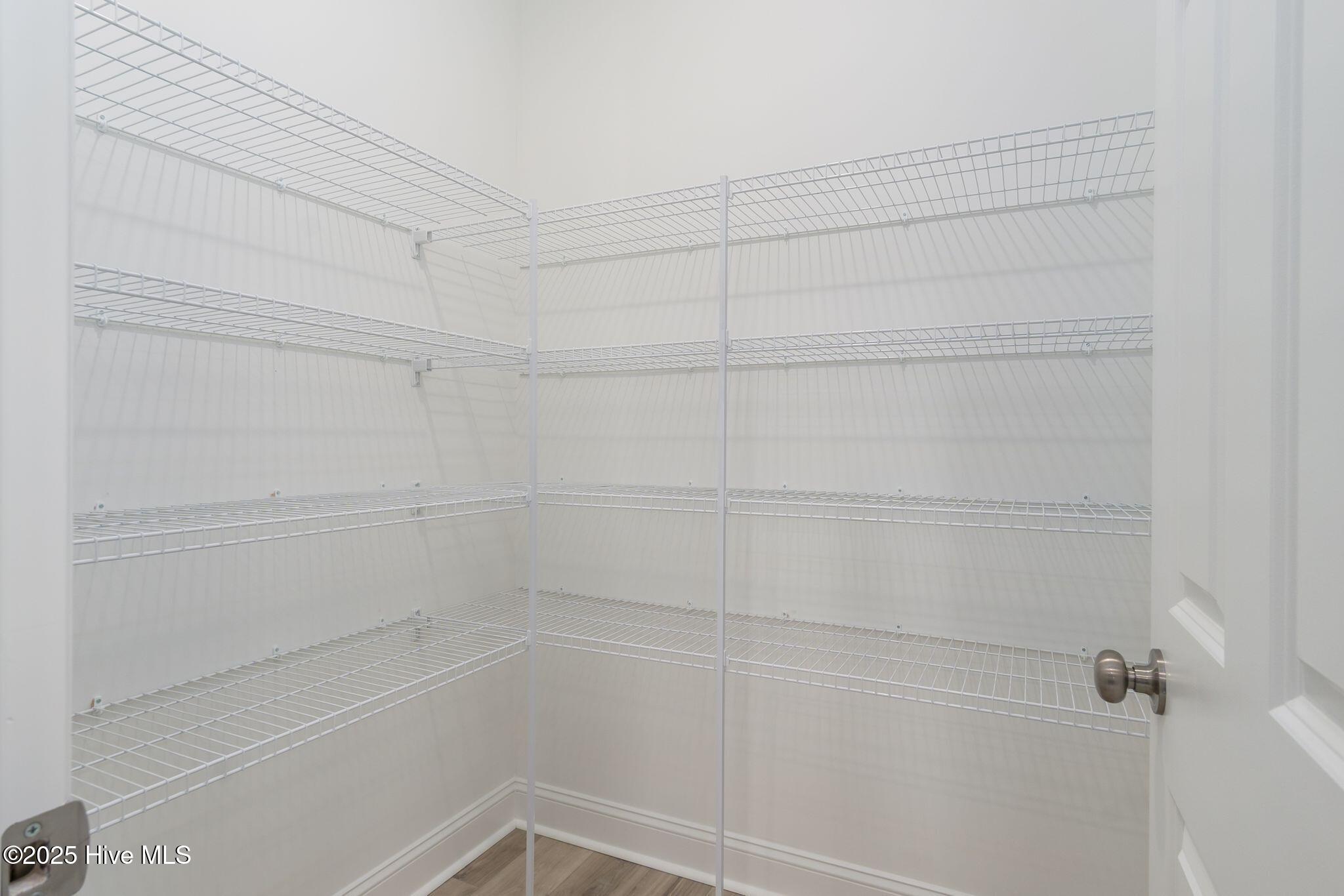 100531004 | Photo 25