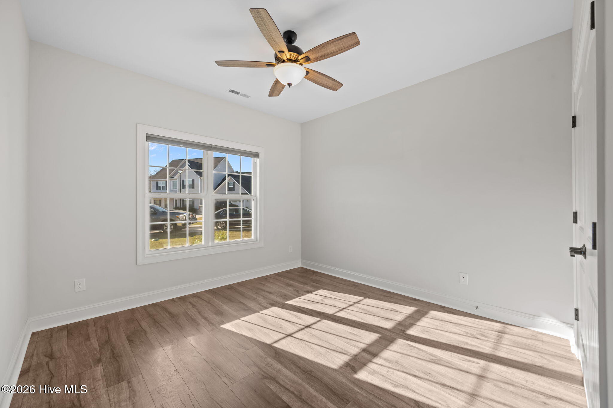 100561720 | Photo 31