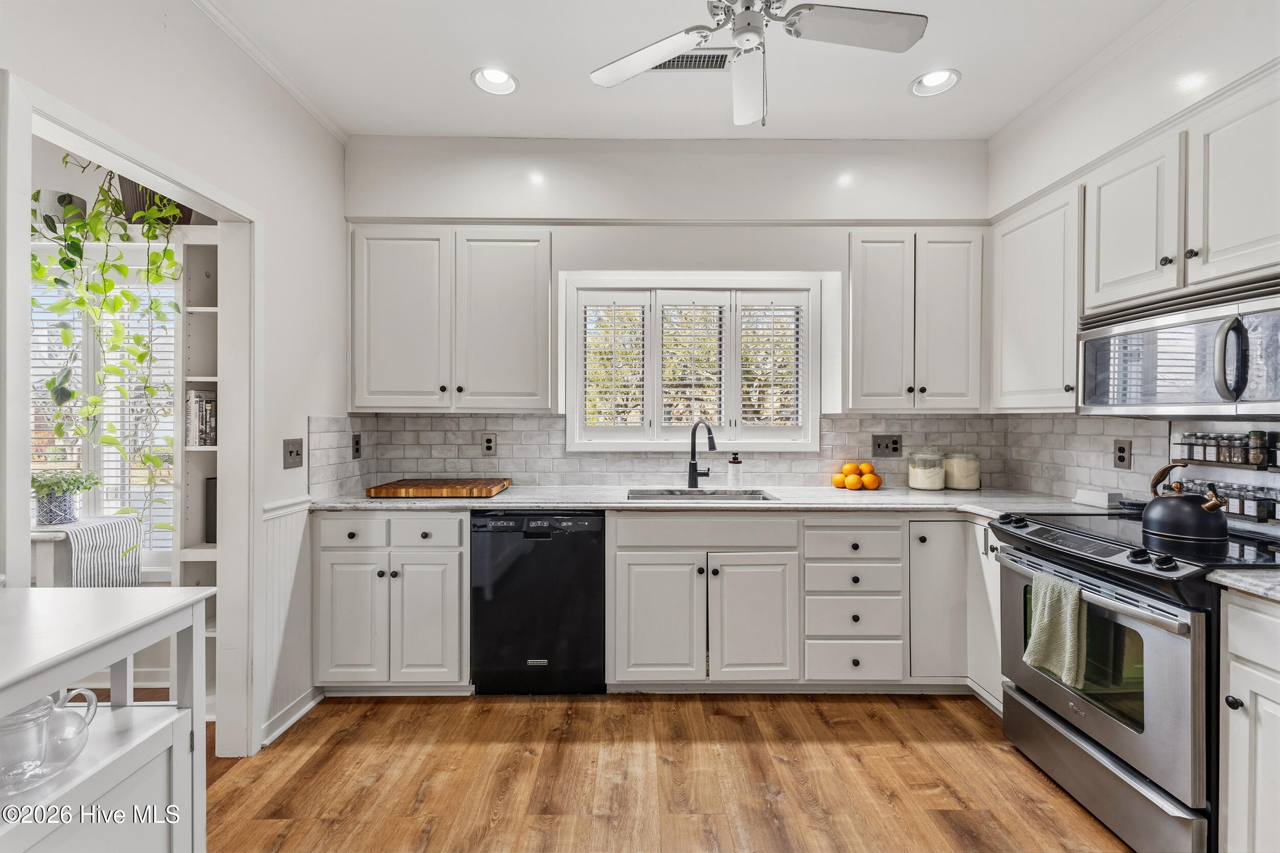 100554124 | Photo 12