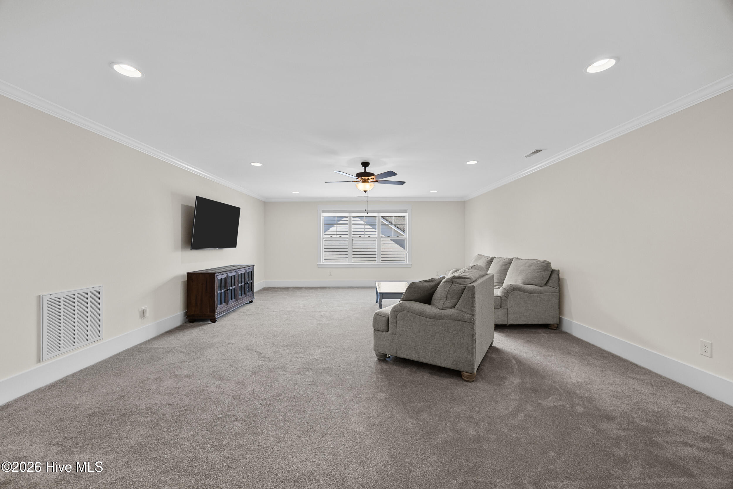 100564447 | Photo 36