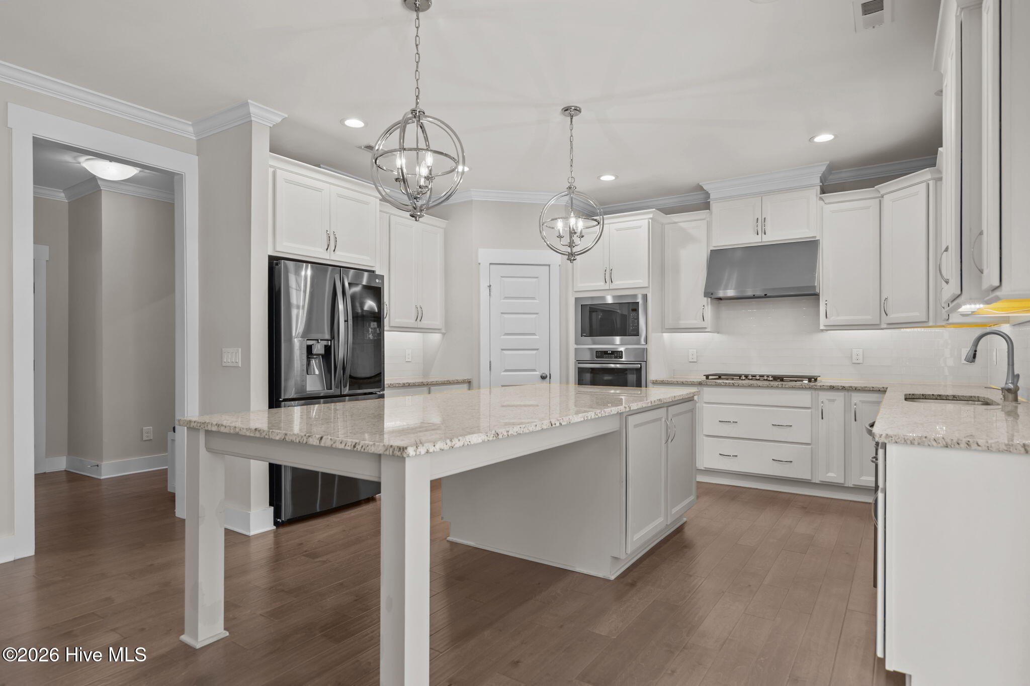 100550410 | Photo 22