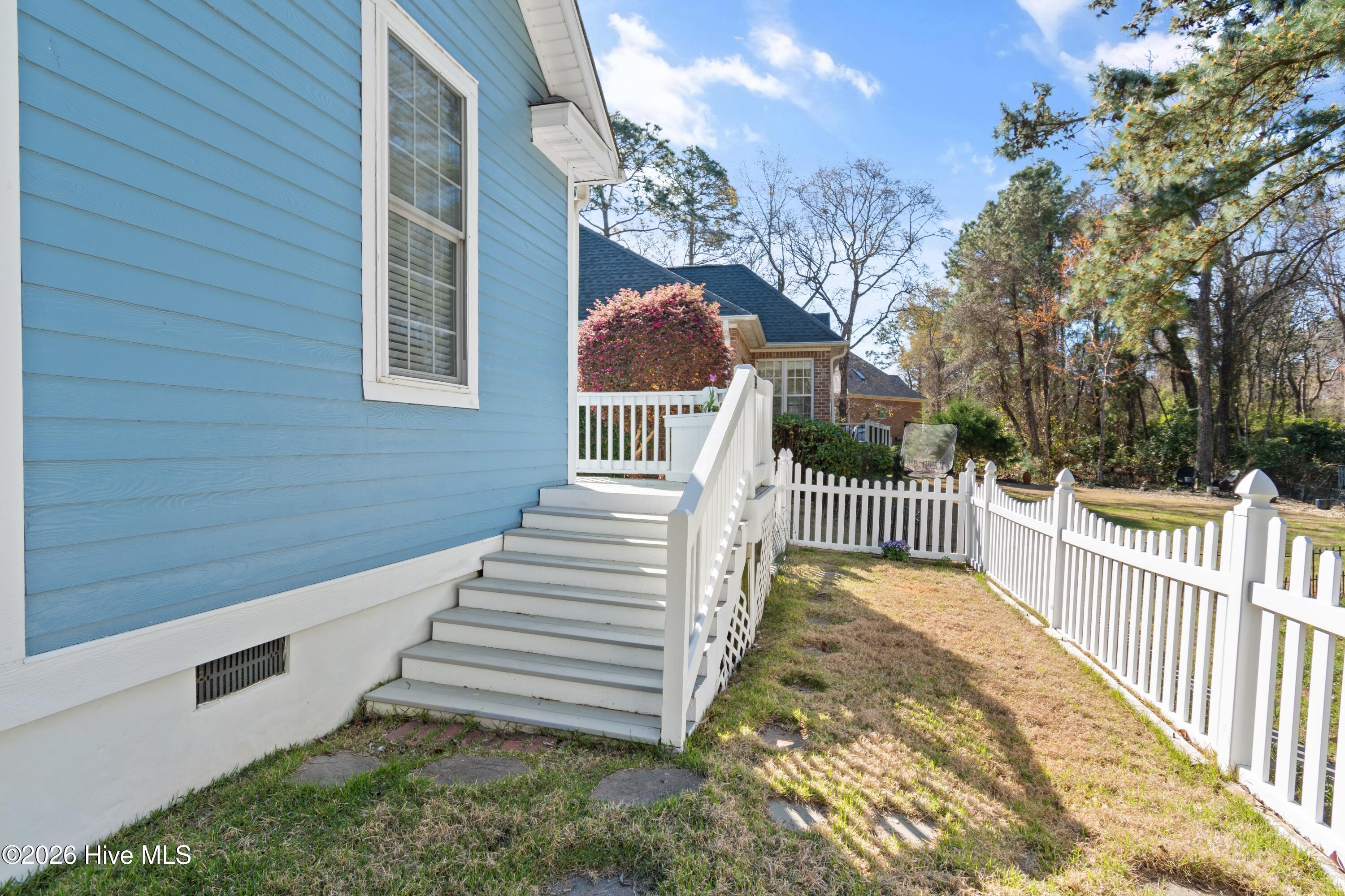 100561490 | Photo 47