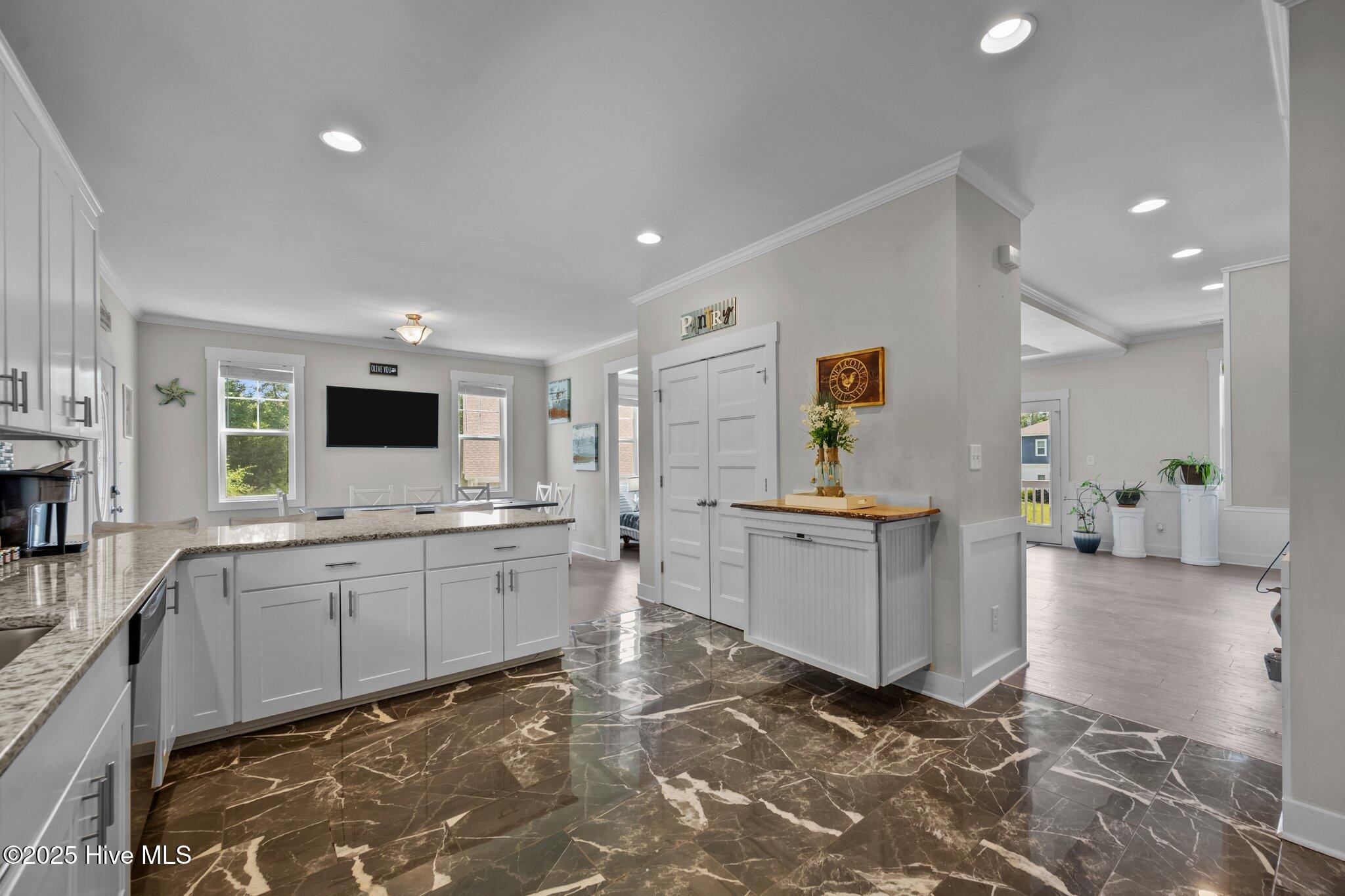 100517734 | Photo 15