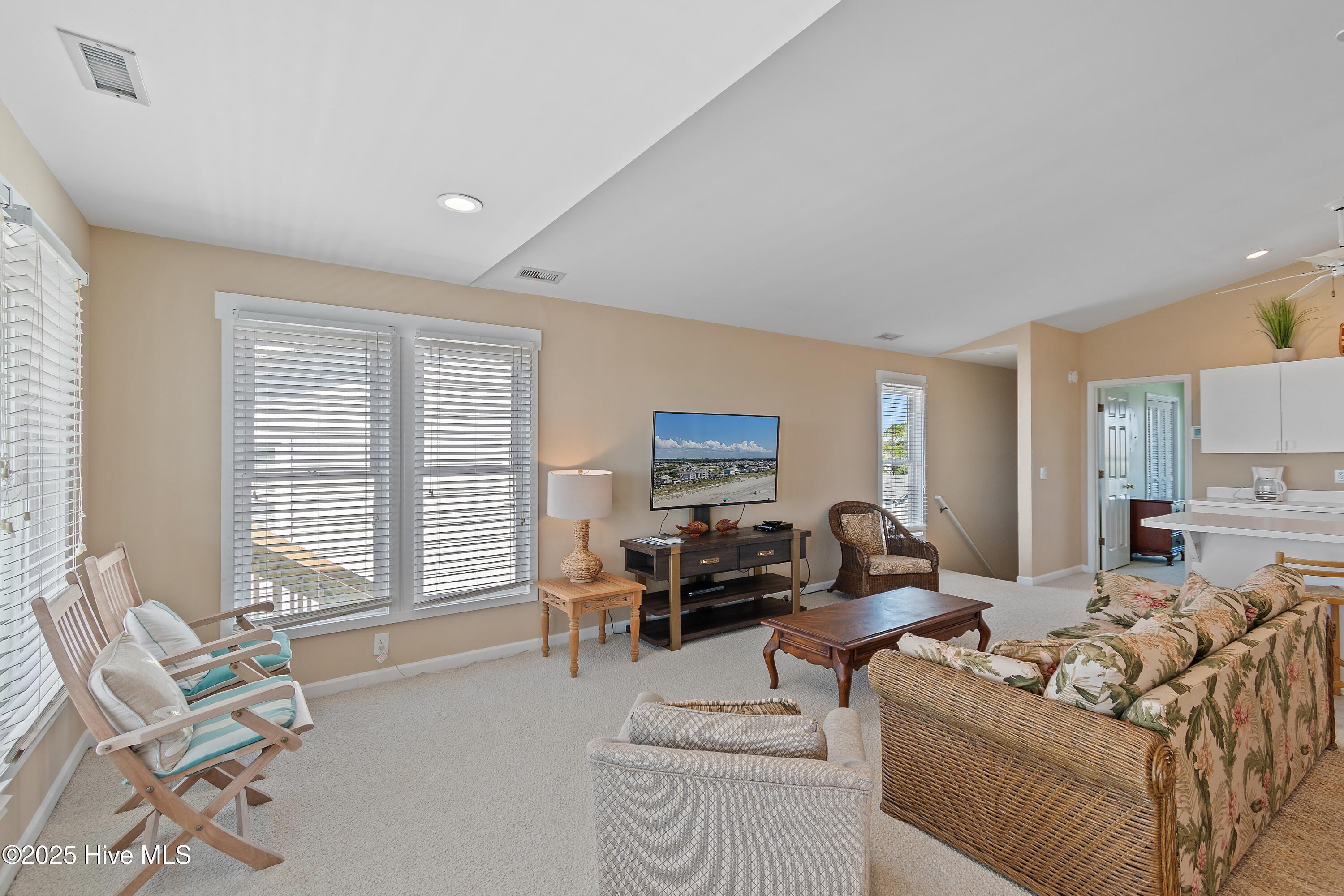 100536498 | Photo 53