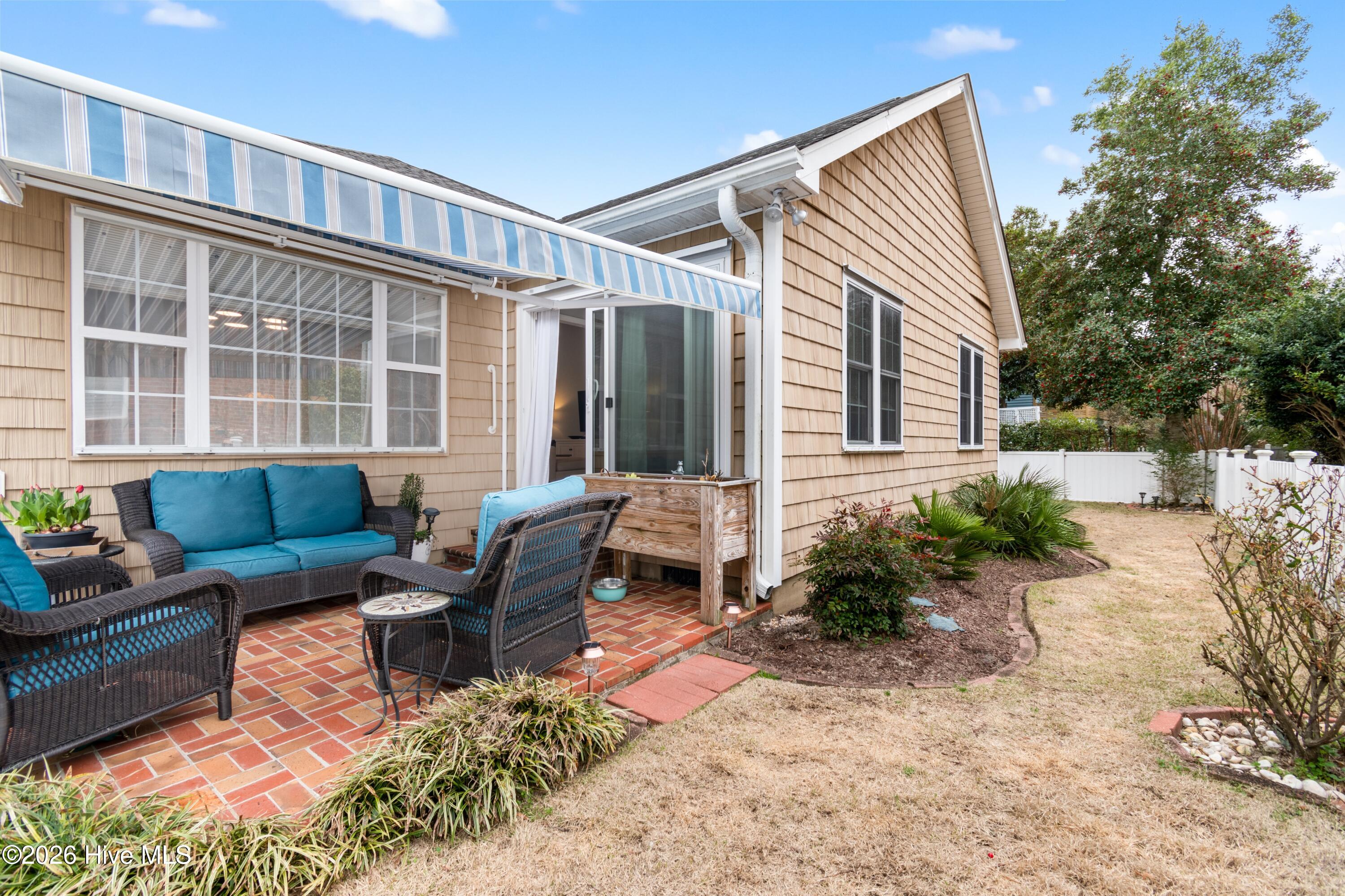 100558104 | Photo 51