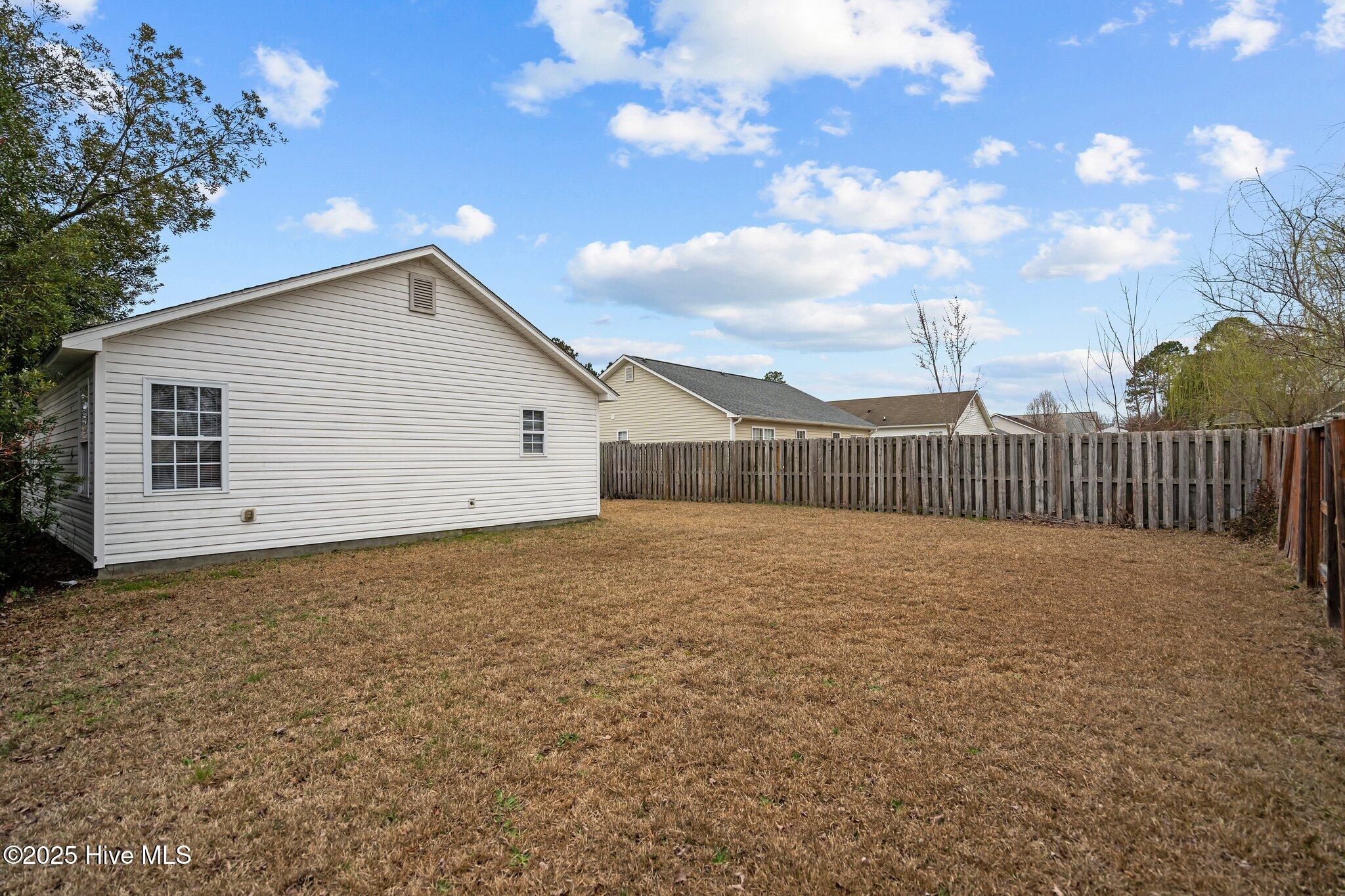 100533443 | Photo 35