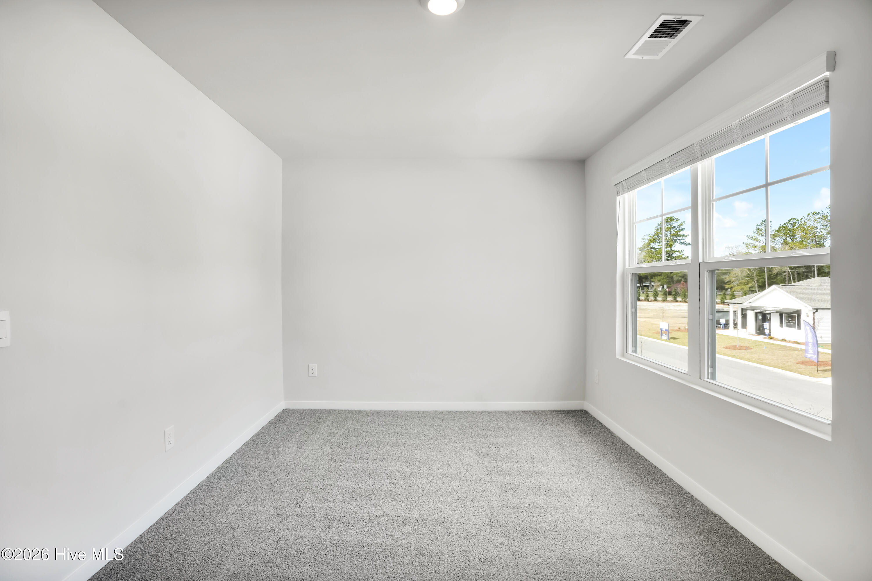 100561800 | Photo 26