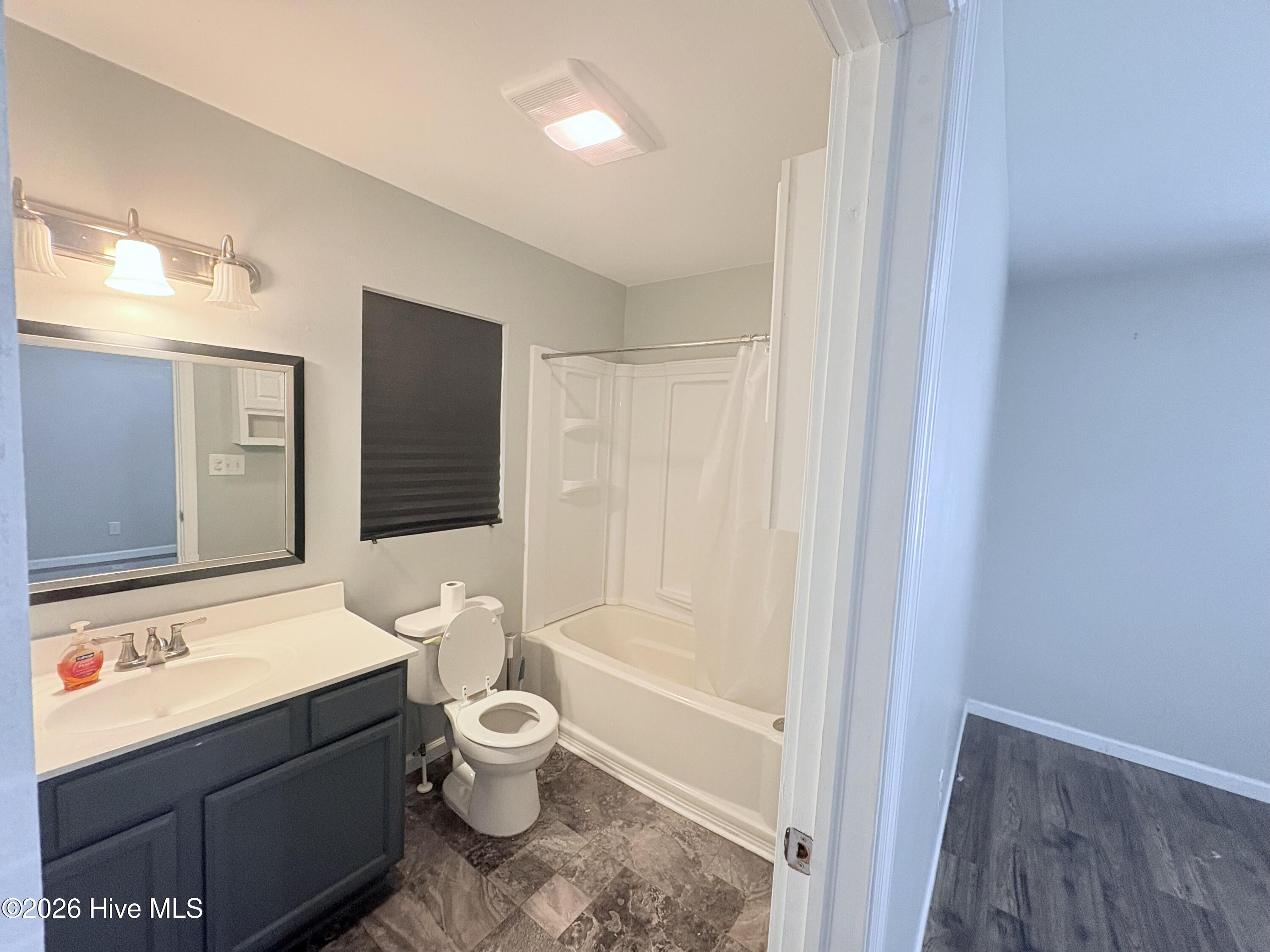 100566369 | Photo 39