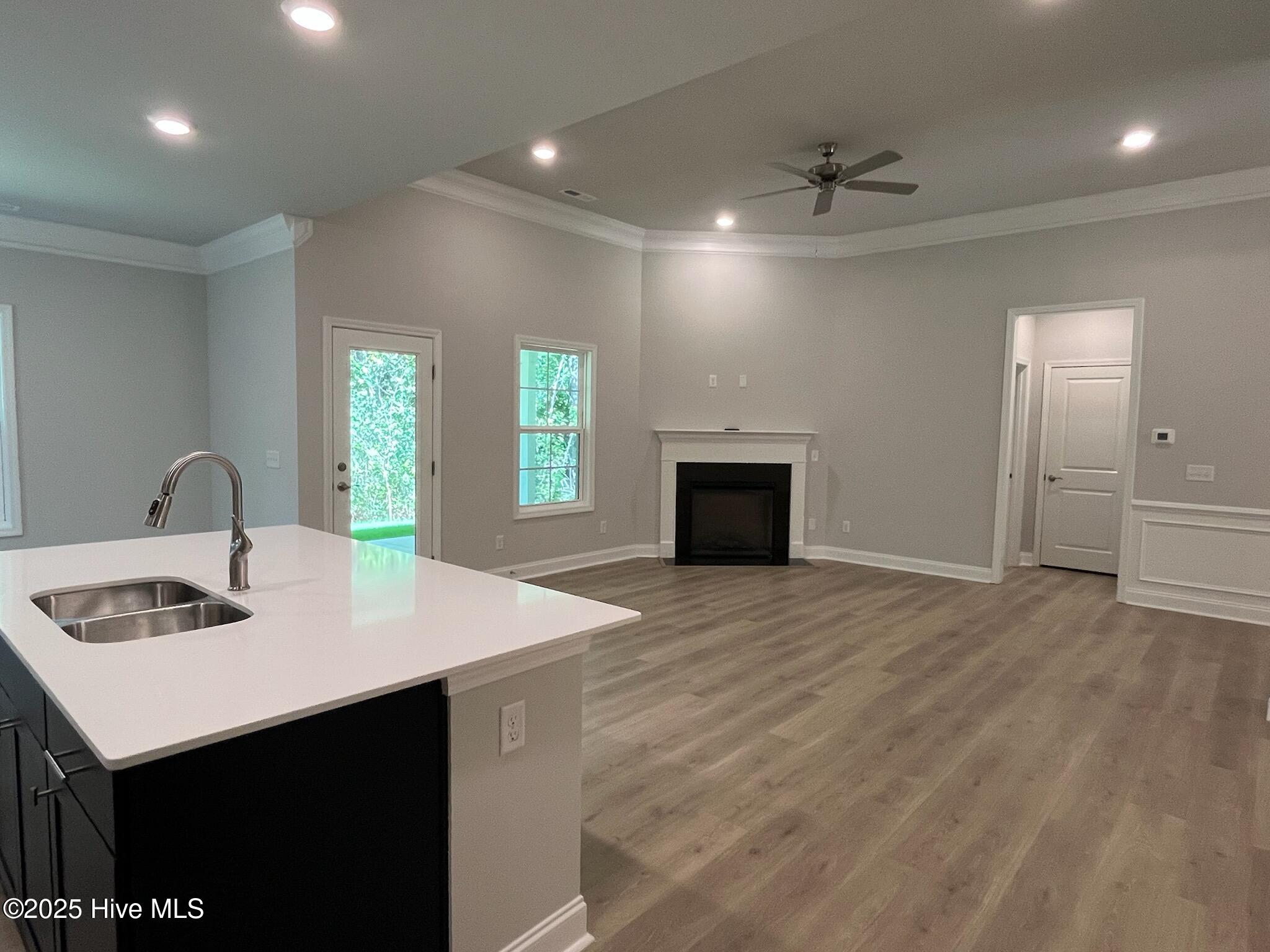 100518408 | Photo 16