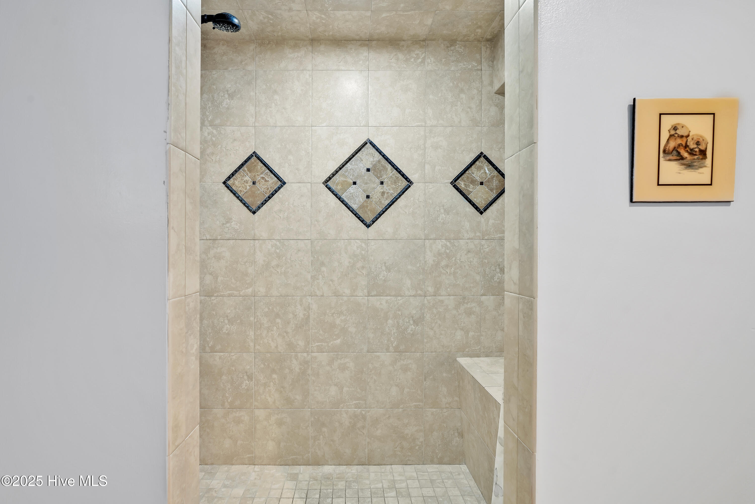 100506077 | Photo 27