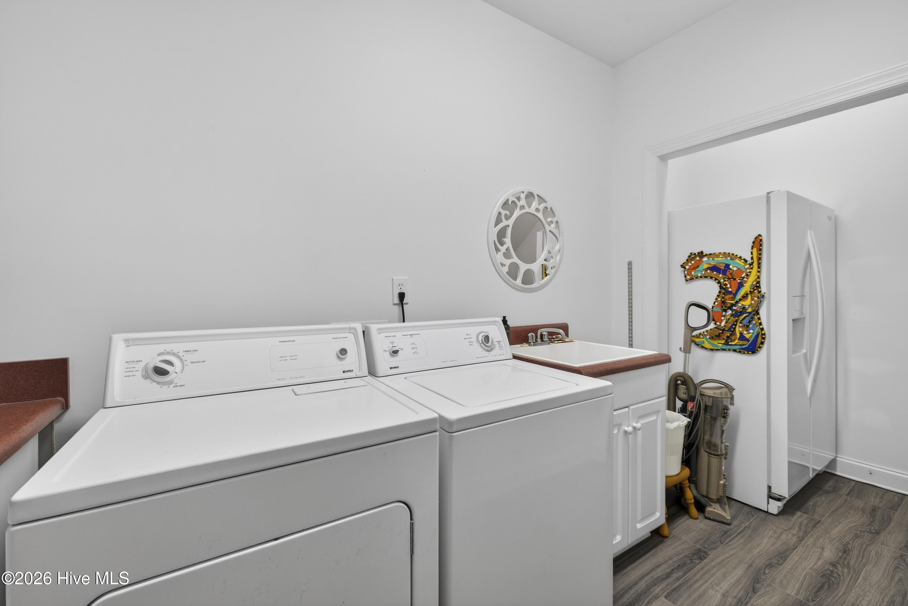 100561189 | Photo 48