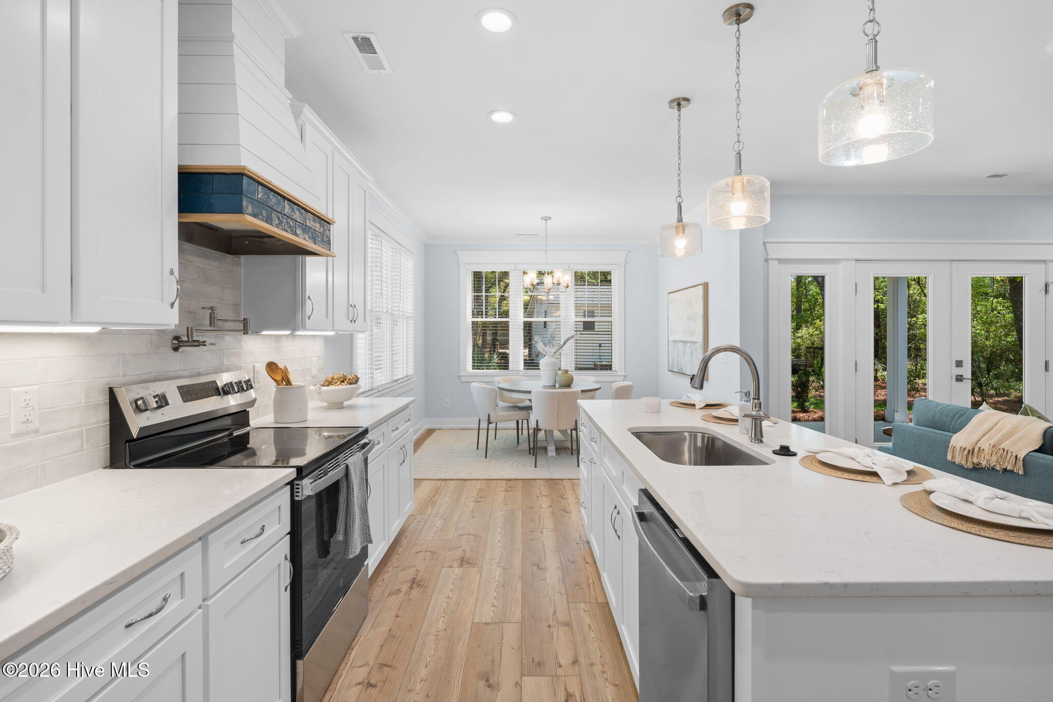 100546665 | Photo 23