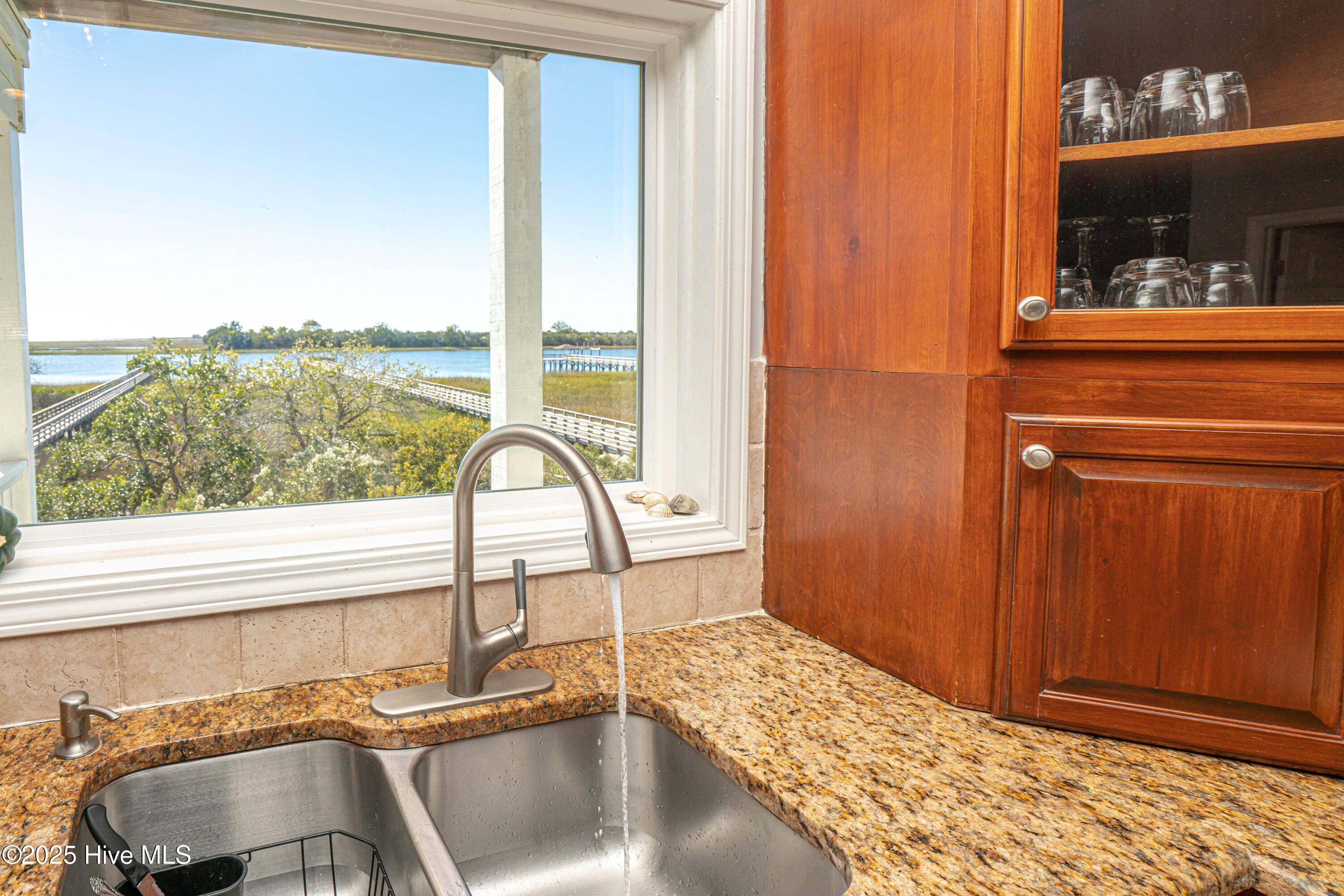 100539099 | Photo 34