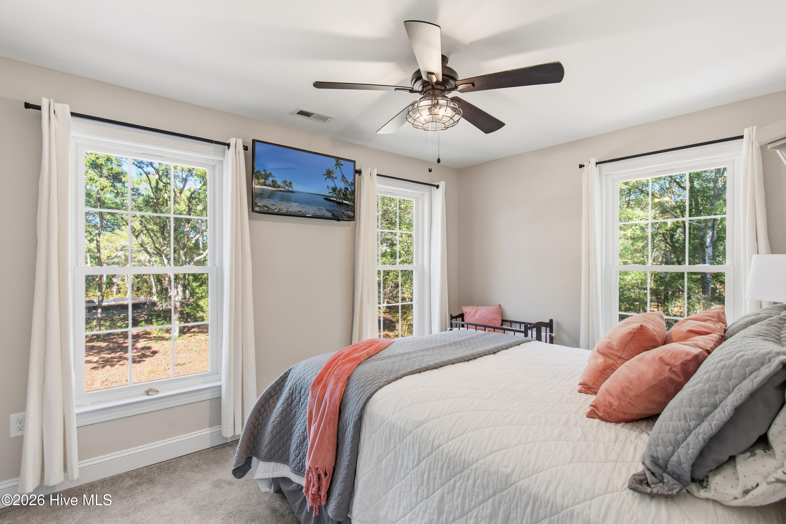 100550305 | Photo 43