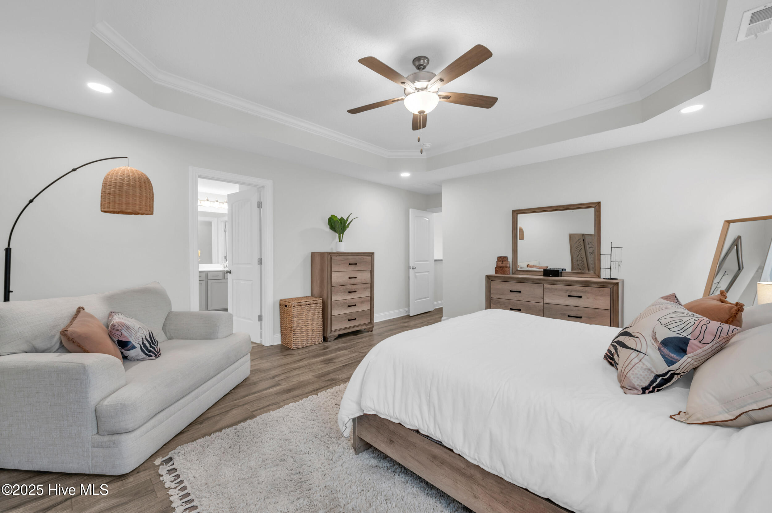 100531101 | Photo 23