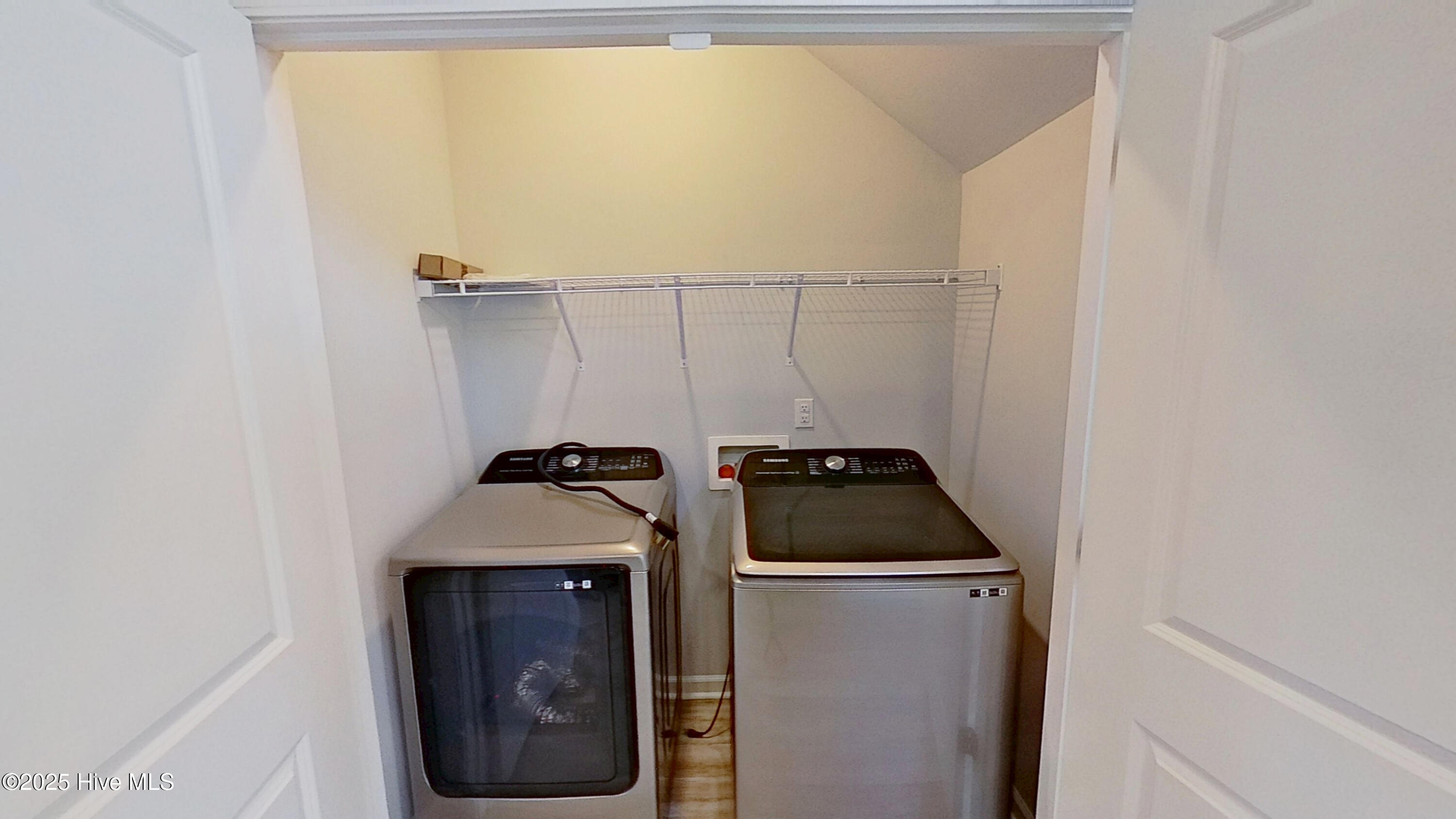 100509218 | Photo 11