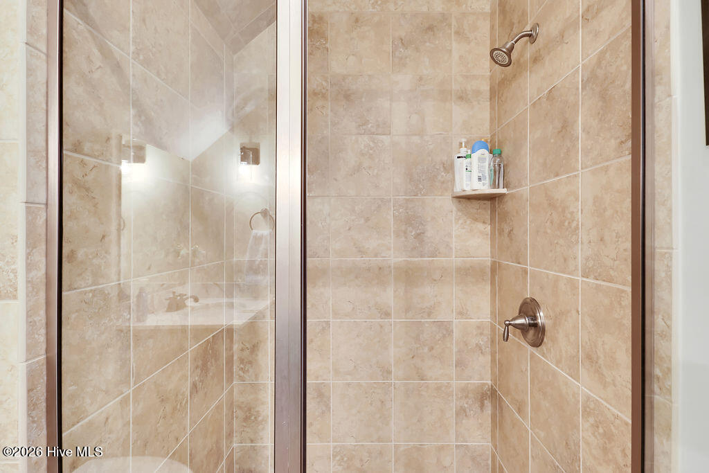 100550875 | Photo 32